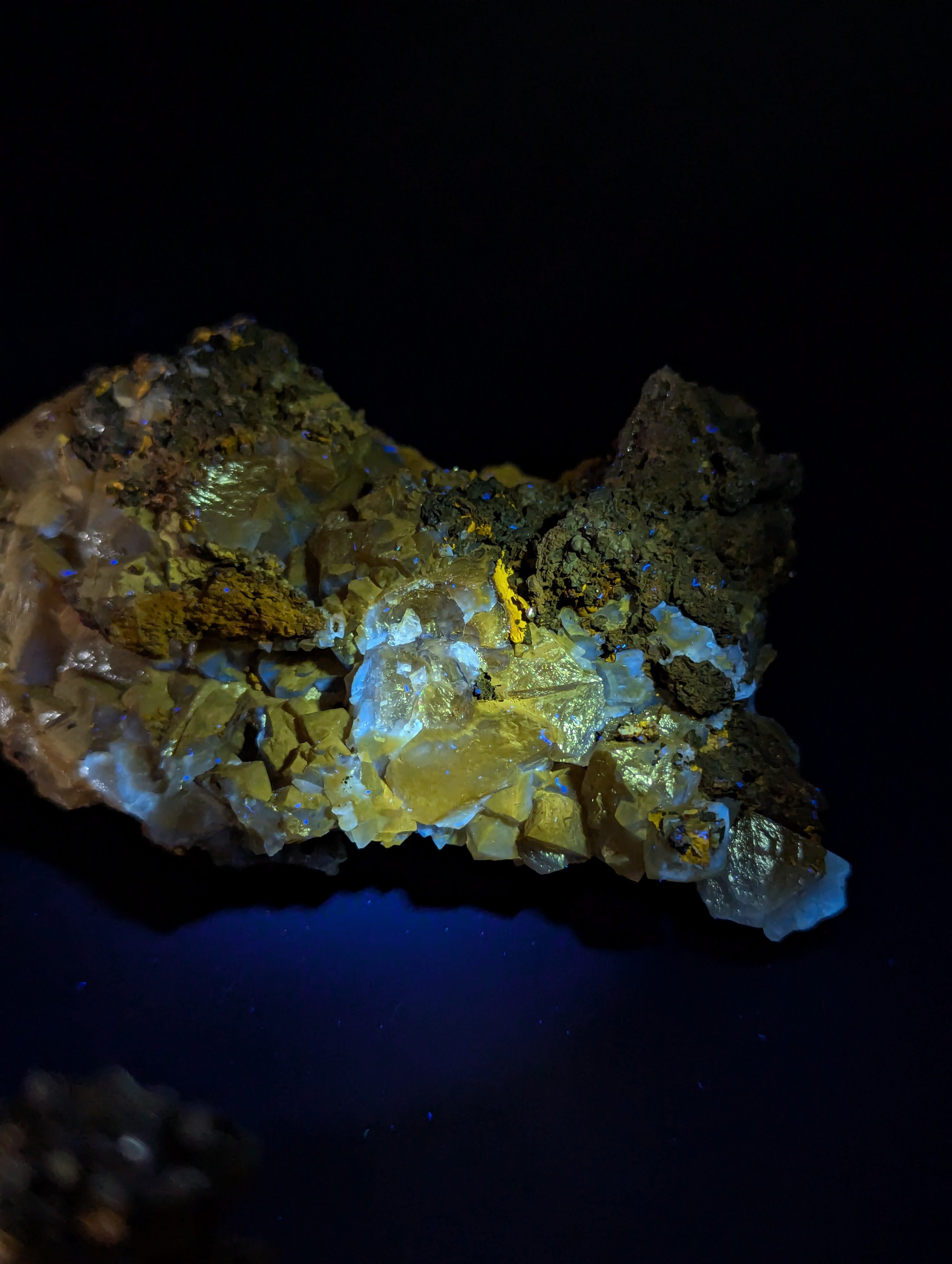UV-Aktiver Calcit aus Mexico (+Phosphoreszenz) groß