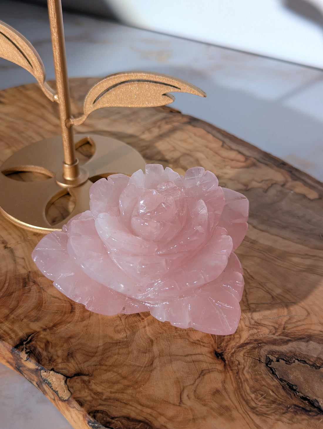 Rosenquarz Blume mit Ständer