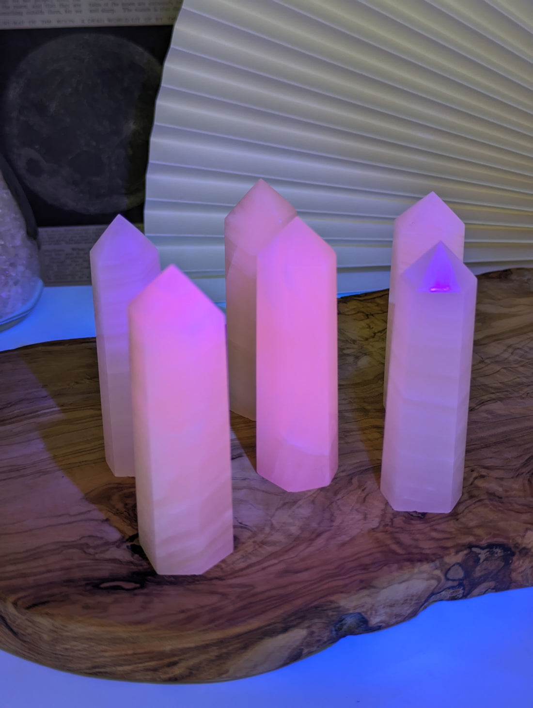 Mangano Calcit Türme (UV-Aktiv)