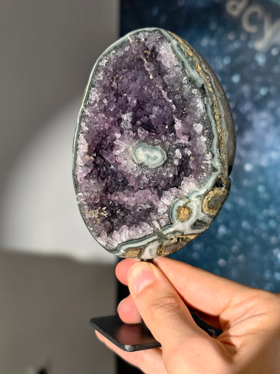 Wunderschöne Amethyst Geode auf Ständer