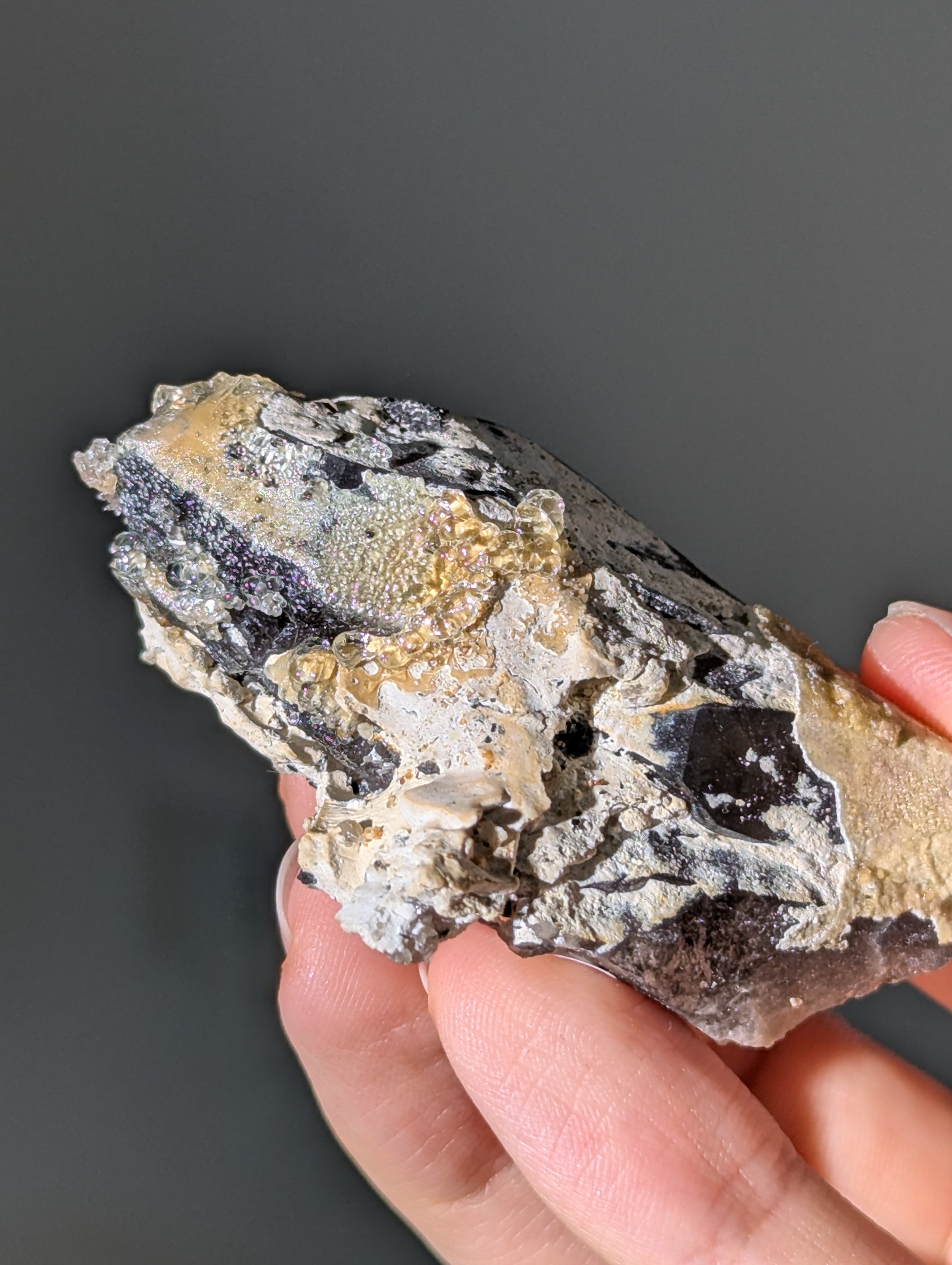 UV-Aktiver Hyalit Opal über Rauchquarz Erongo Namibia