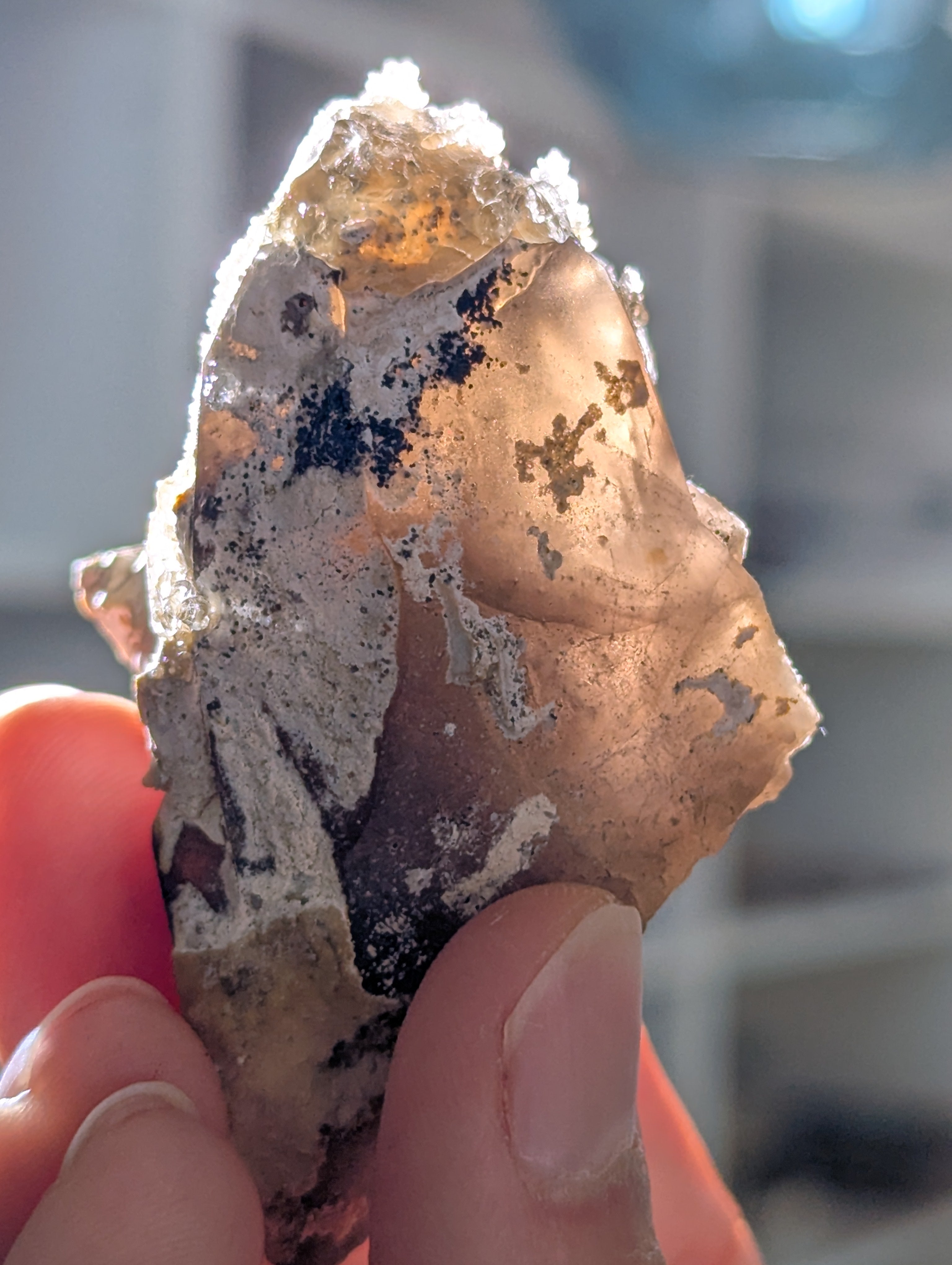 UV-Aktiver Hyalit Opal über Rauchquarz Erongo Namibia