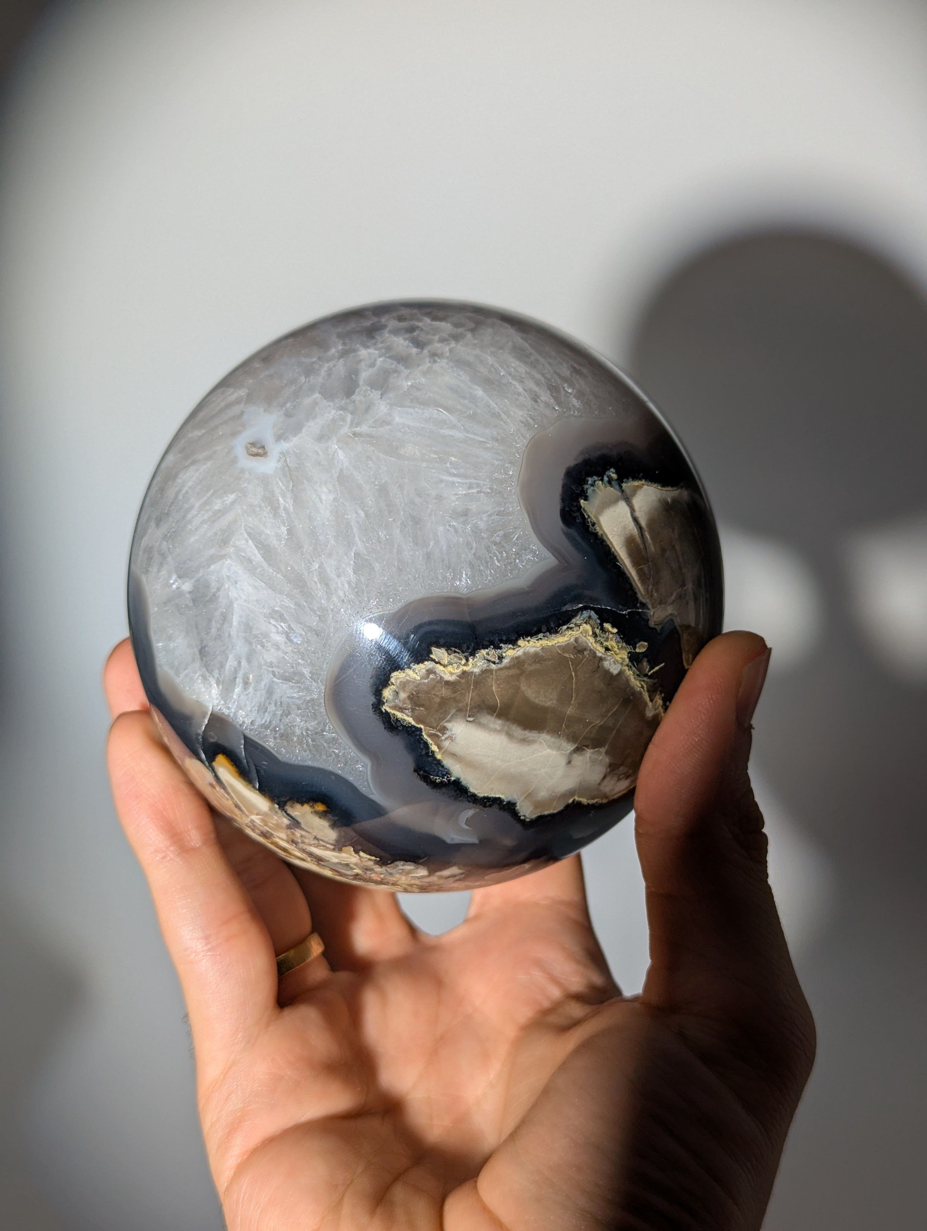 UV-Aktive Vulkan Achat Kugel mit viel Quarz🌋