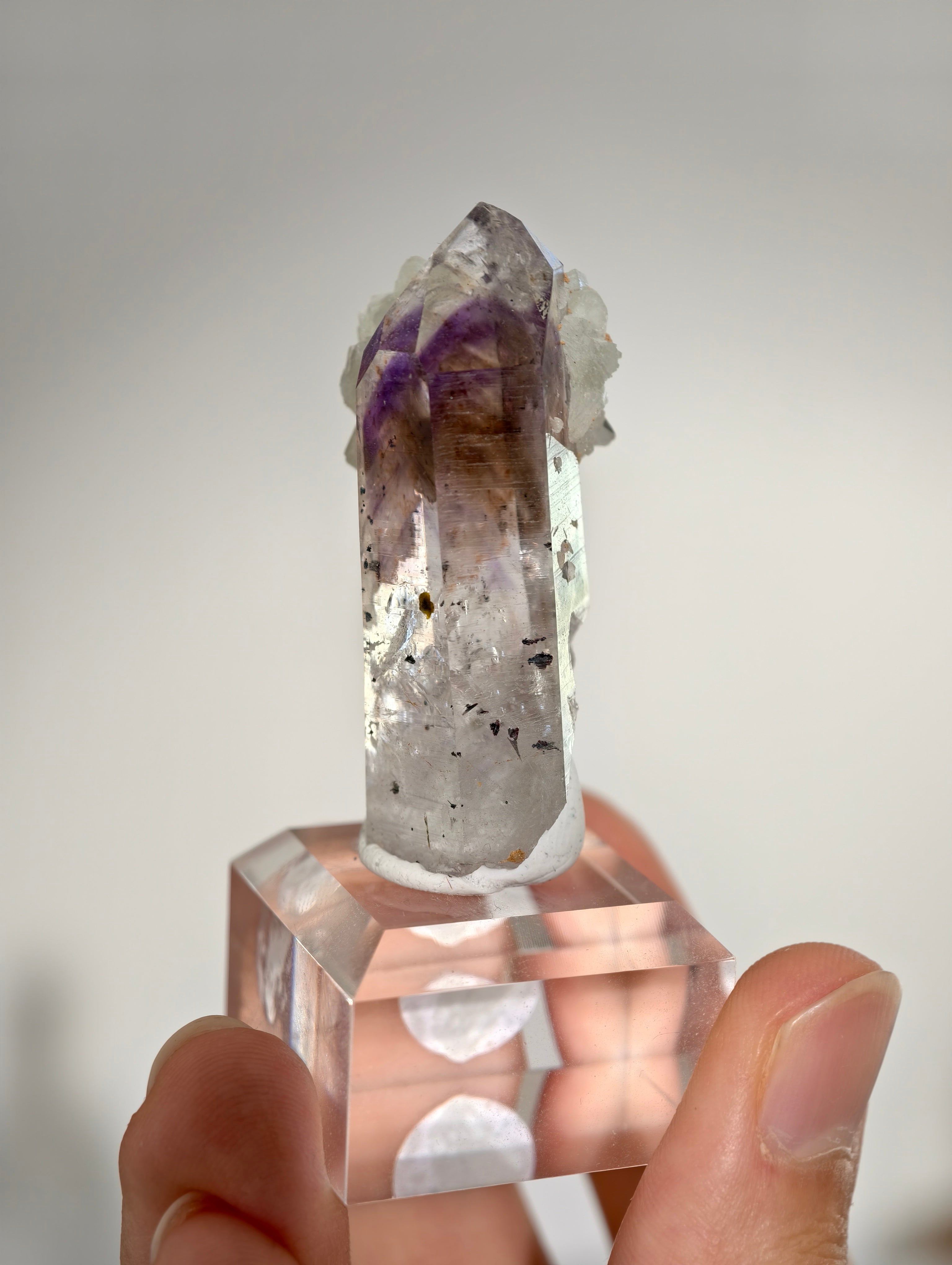 Streep Mine Amethyst Spitze mit Prehnit aus Goboboseb, Namibia
