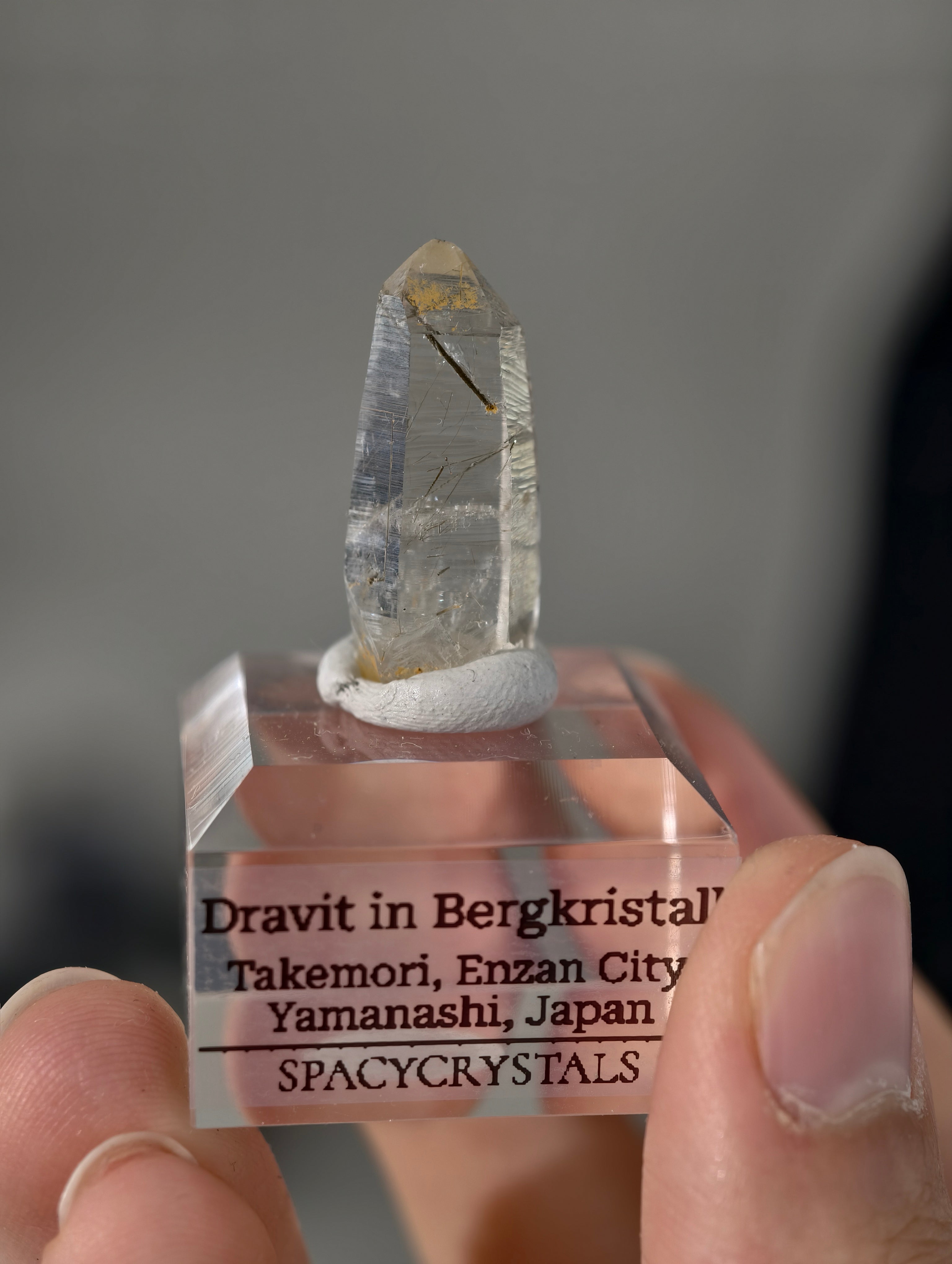 Dravit in Bergkristall aus Takemori, Japan (selten)