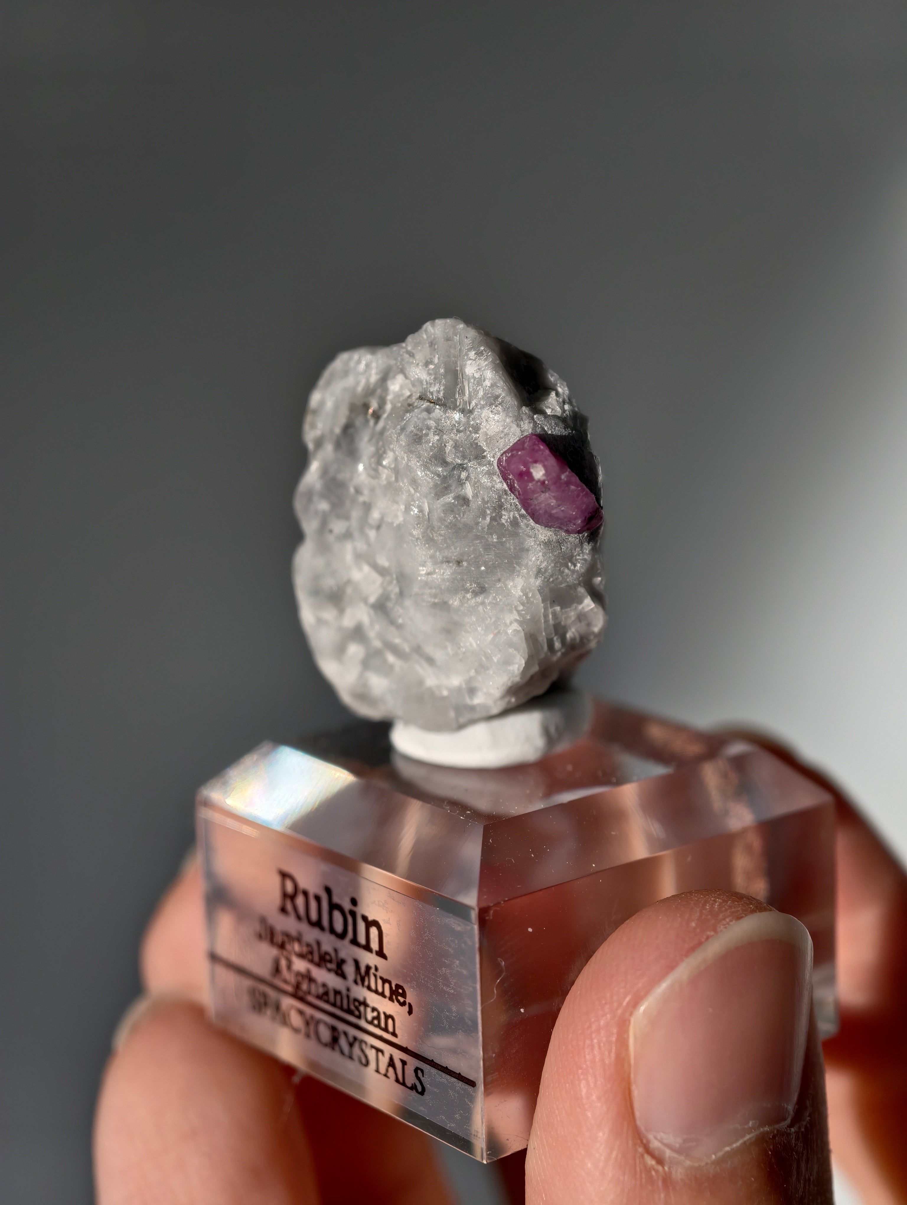 Pinker Rubin in Marmor