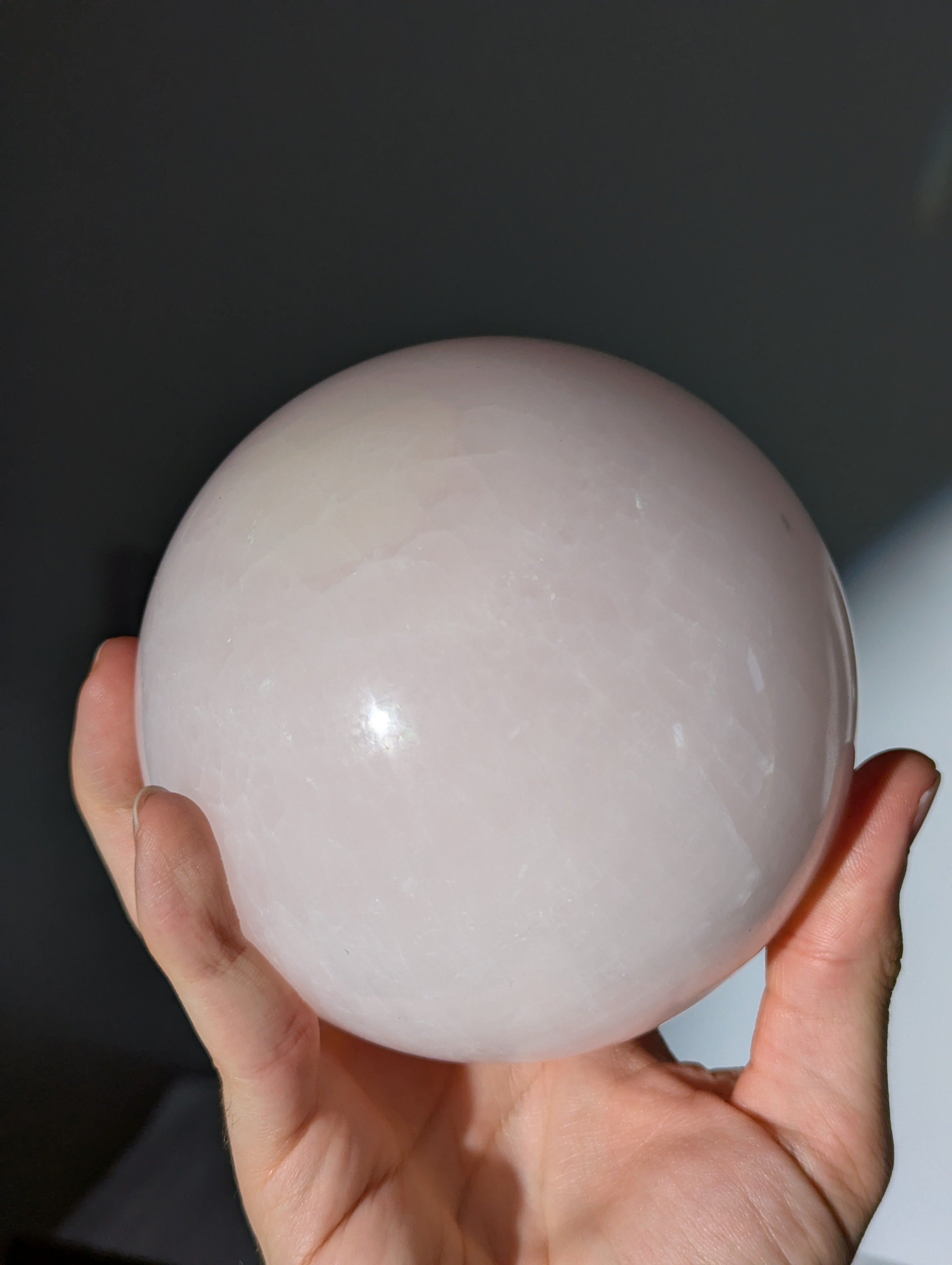 XL Mangano Calcit Kugel 11cm (UV-Aktiv)