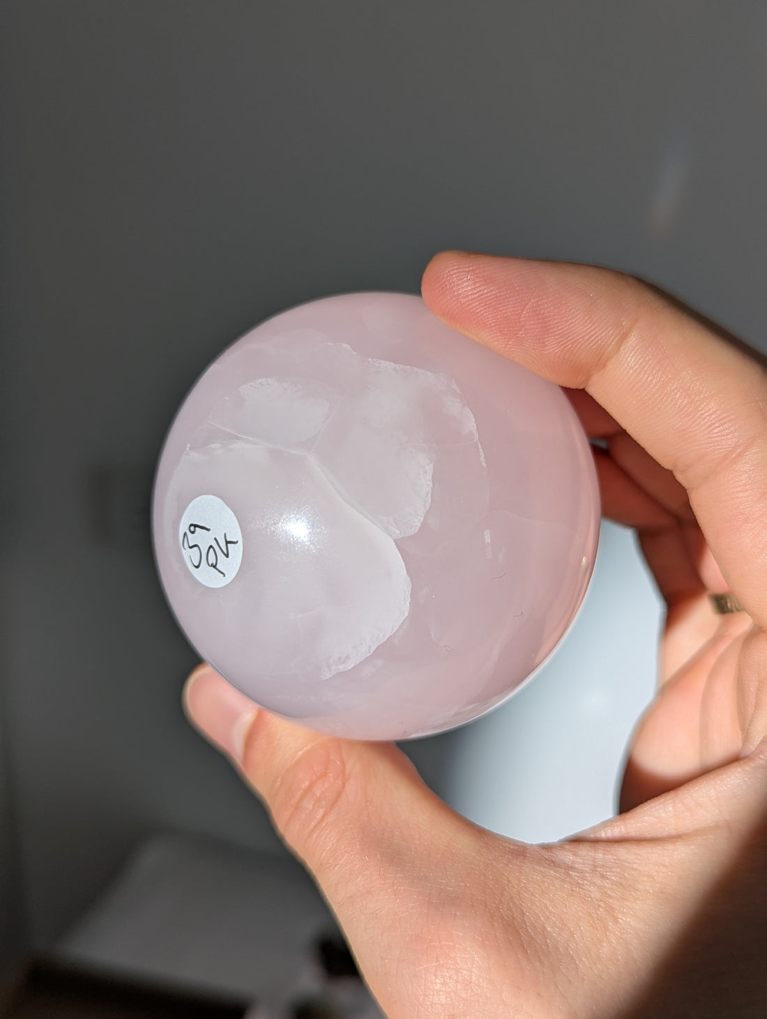 Mangano Calcit Kugel 6,3cm (UV-Aktiv)