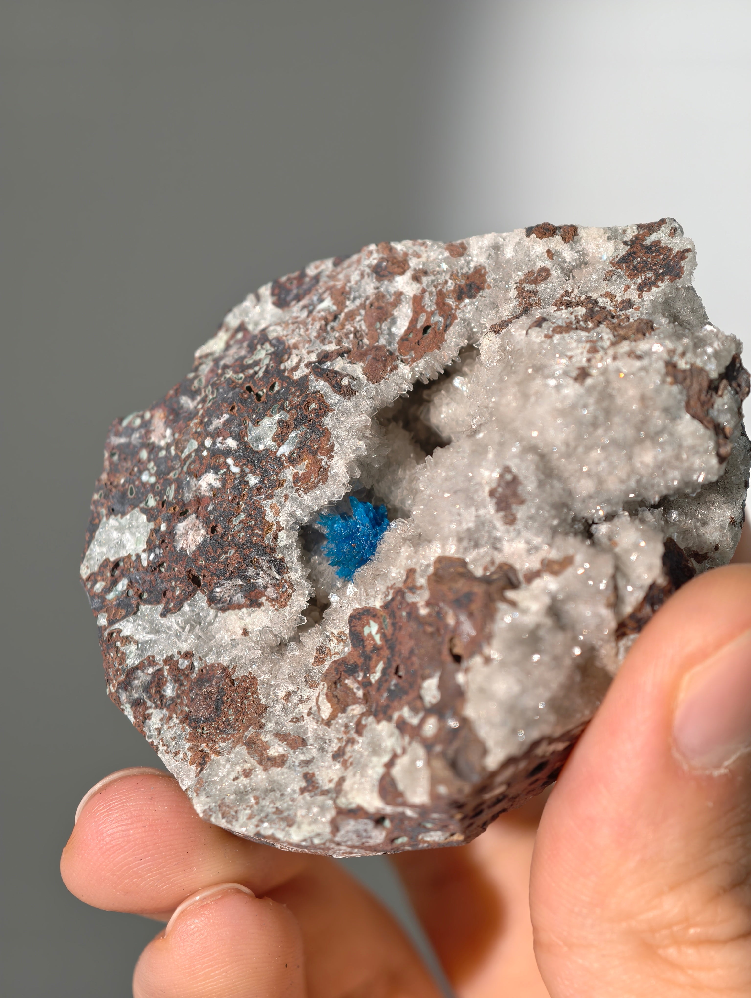Cavansite aus Indien in Matrix