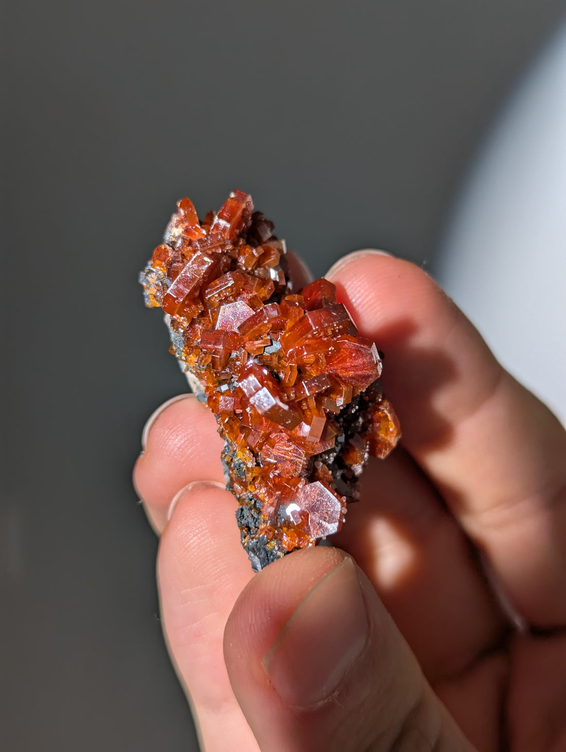 Vanadinit auf Barit & Goethit aus Marokko