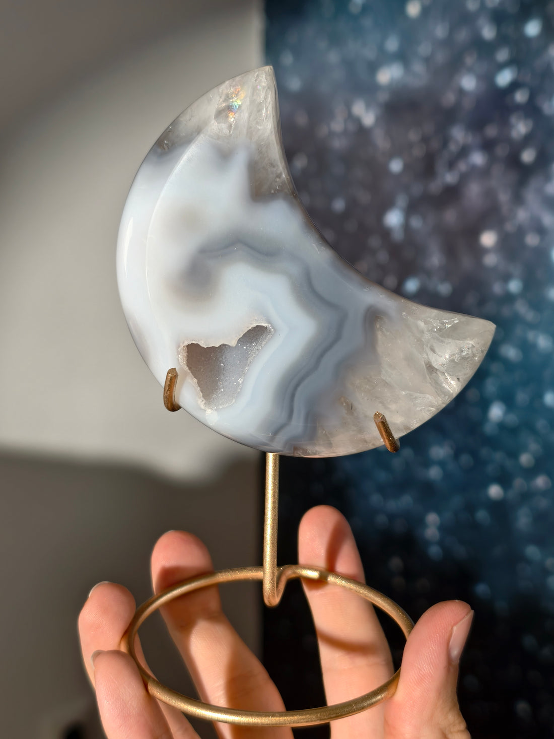 Achat Kristall Mond auf Goldständer