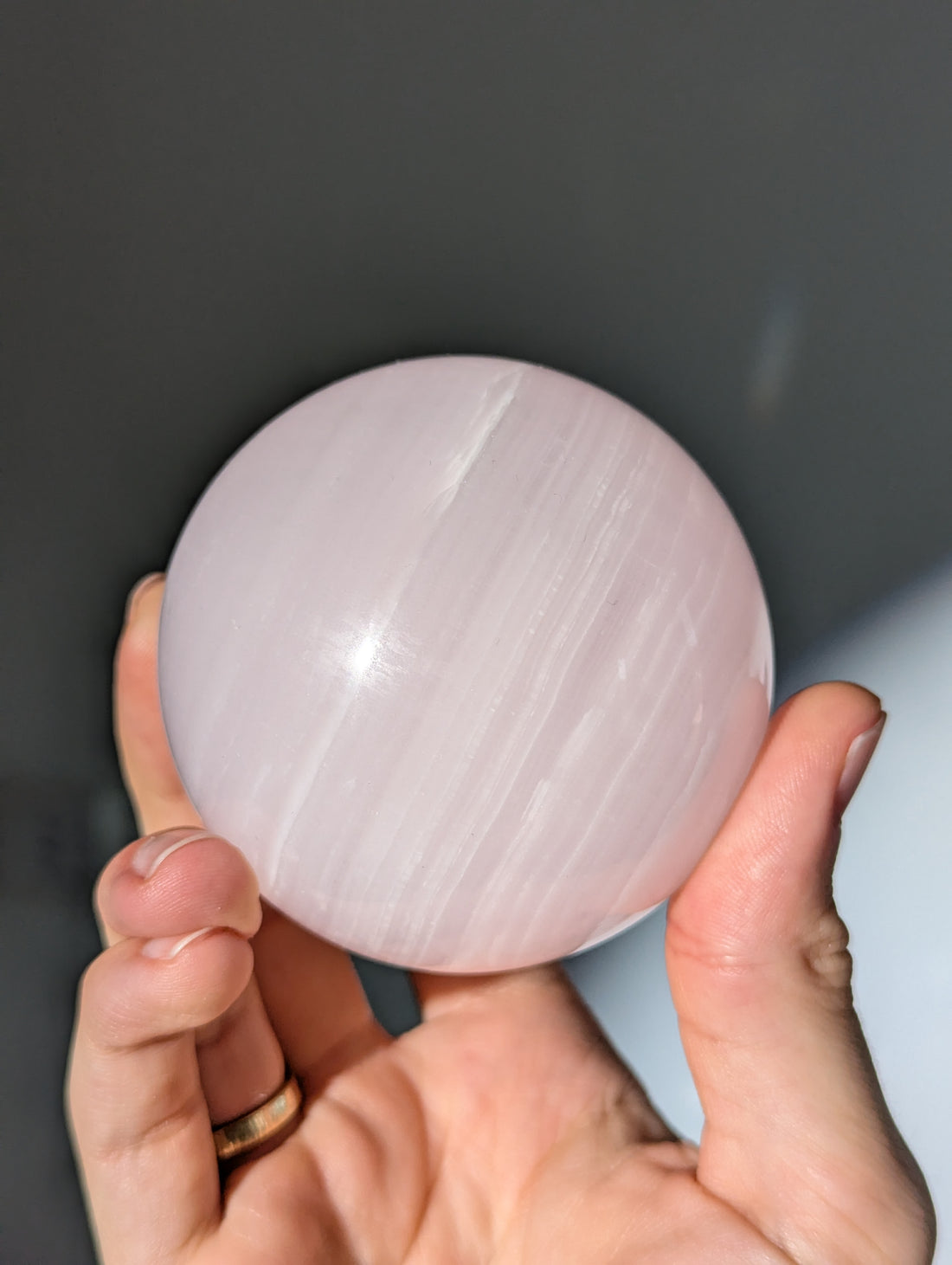 Mangano Calcit Kugel 7,2cm (UV-Aktiv)