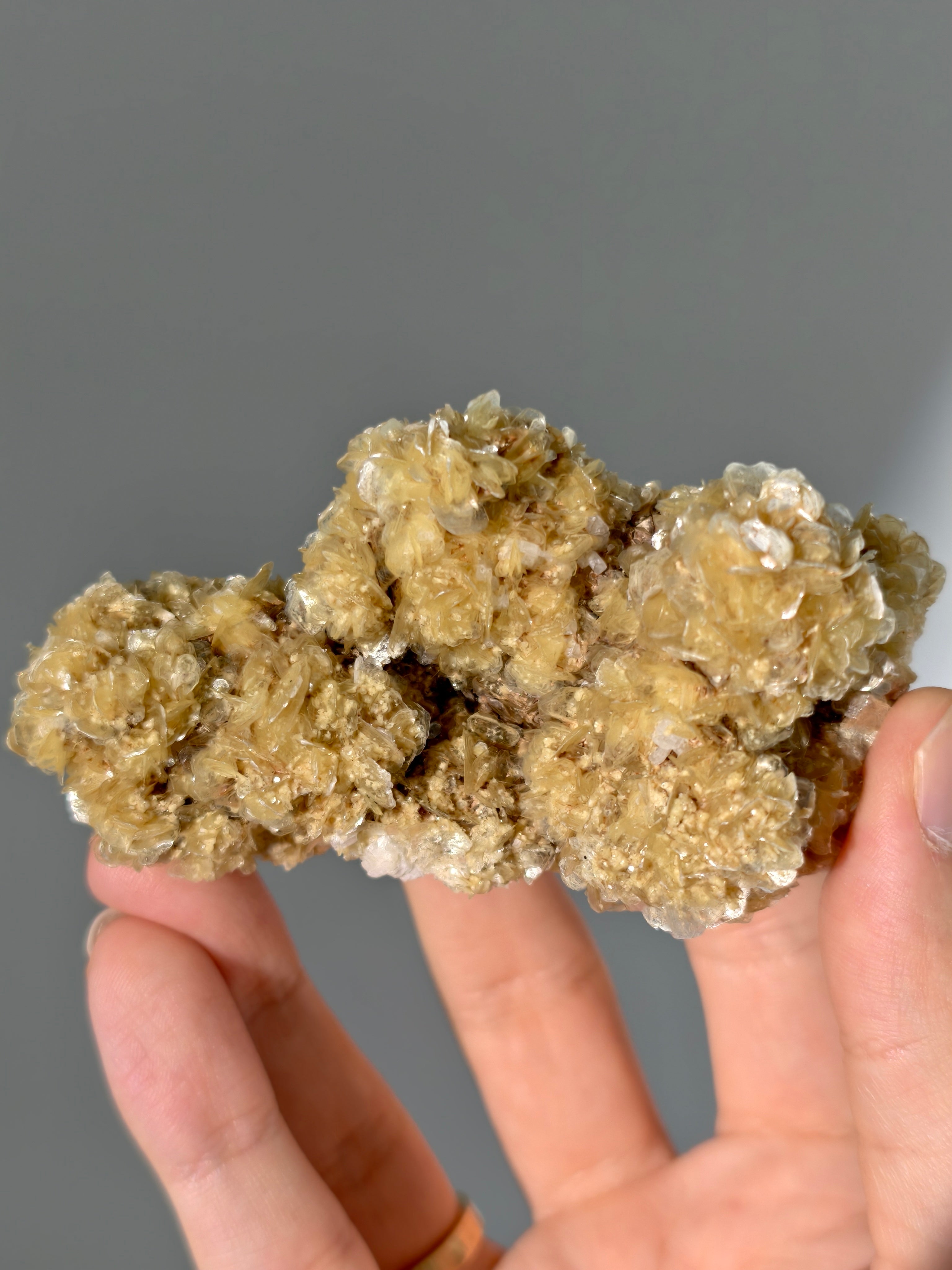 Goldgelbe Muskovit Stufe aus Brasilien