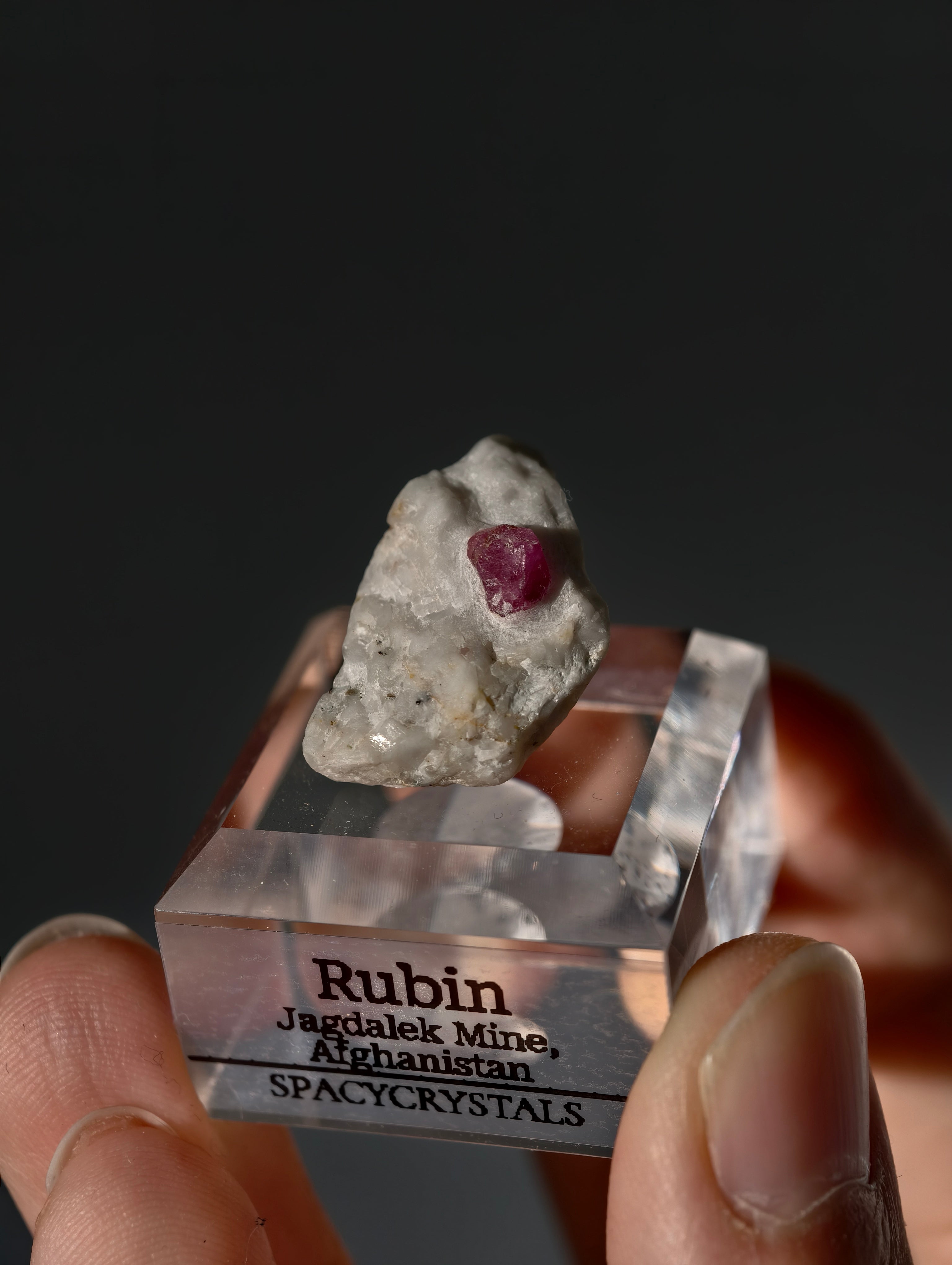 Pinker Rubin in Marmor