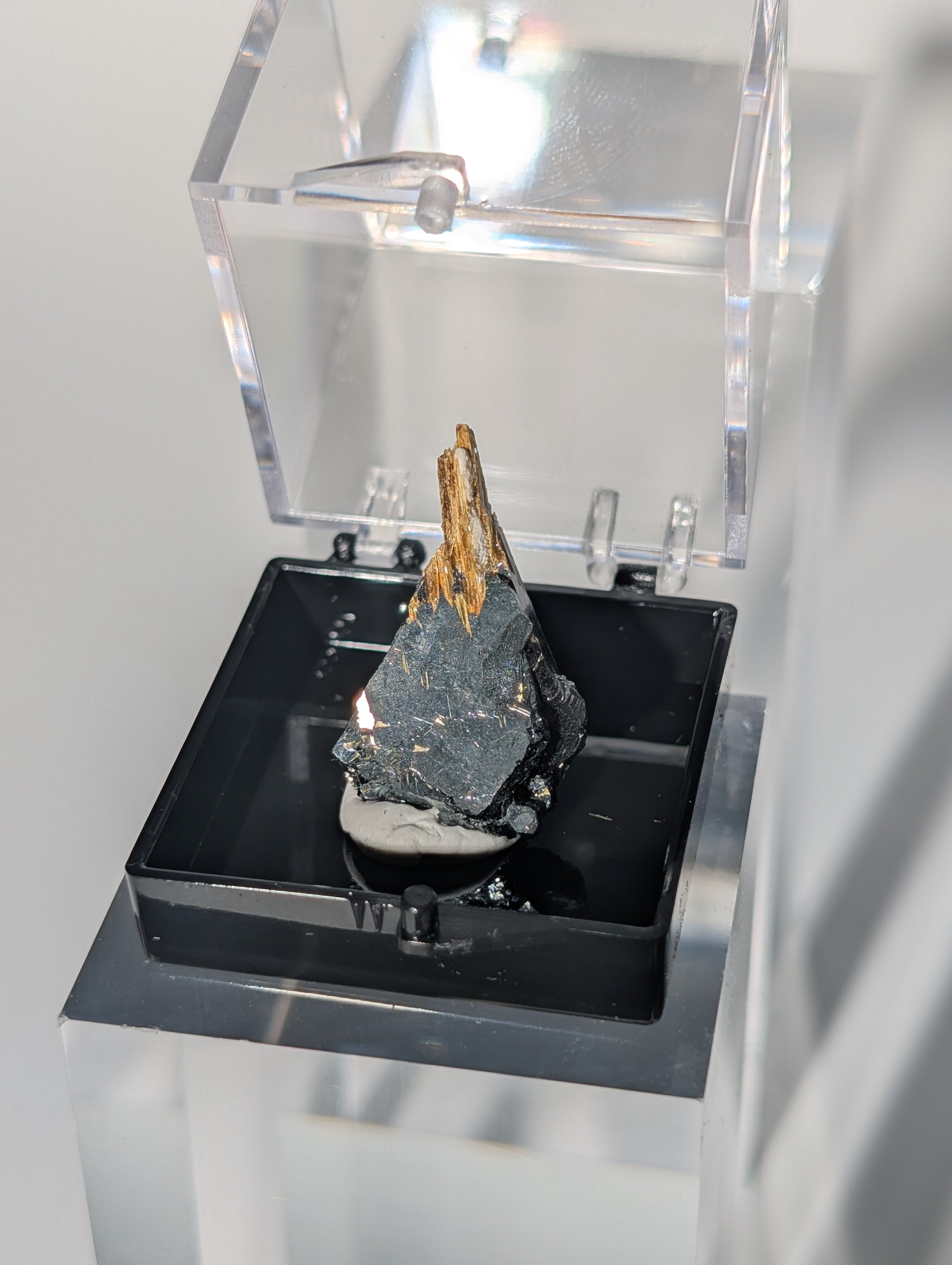 Rutil auf Hämatit Stufe aus Brasilien