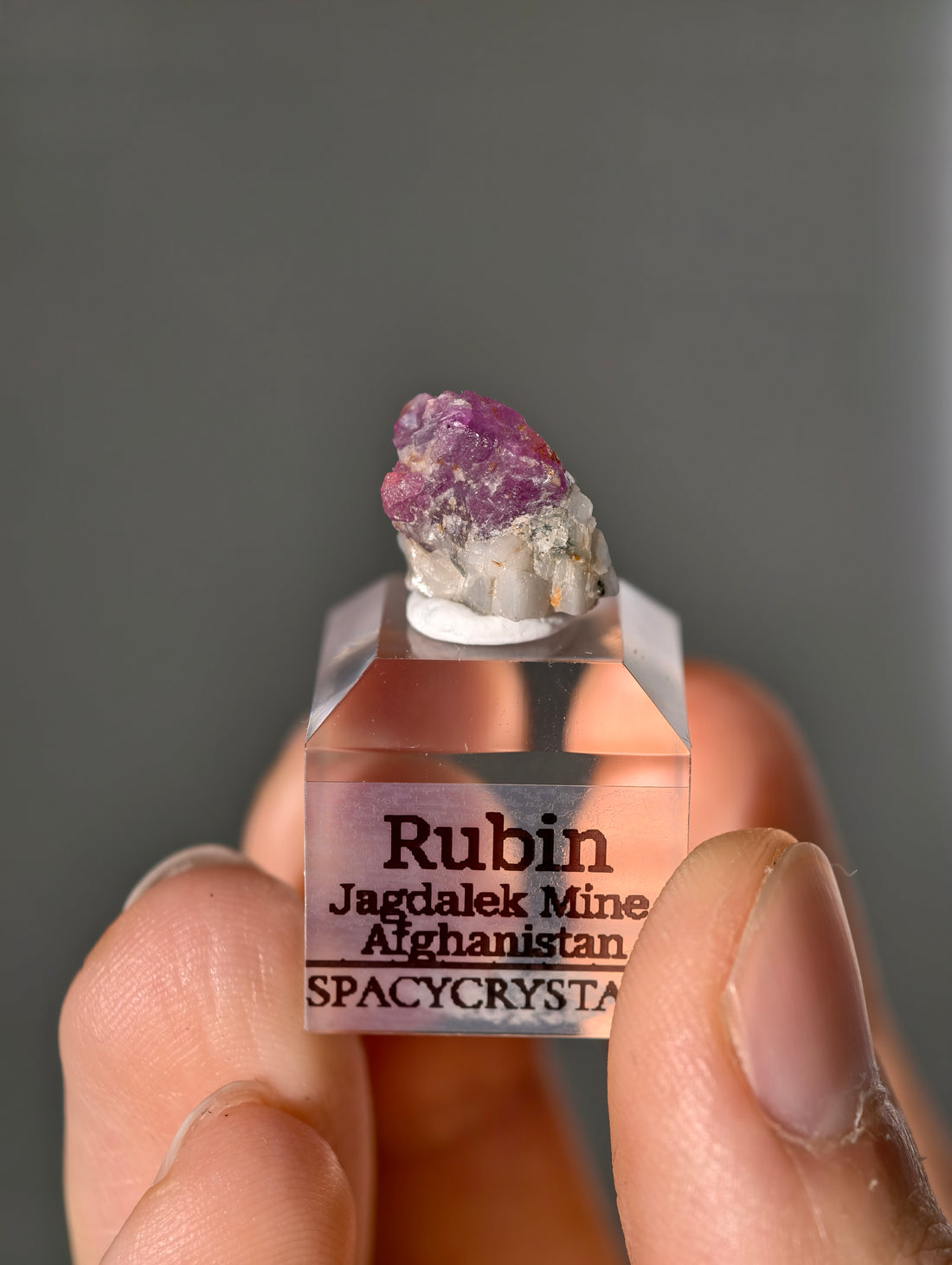 Pinker Rubin in Marmor