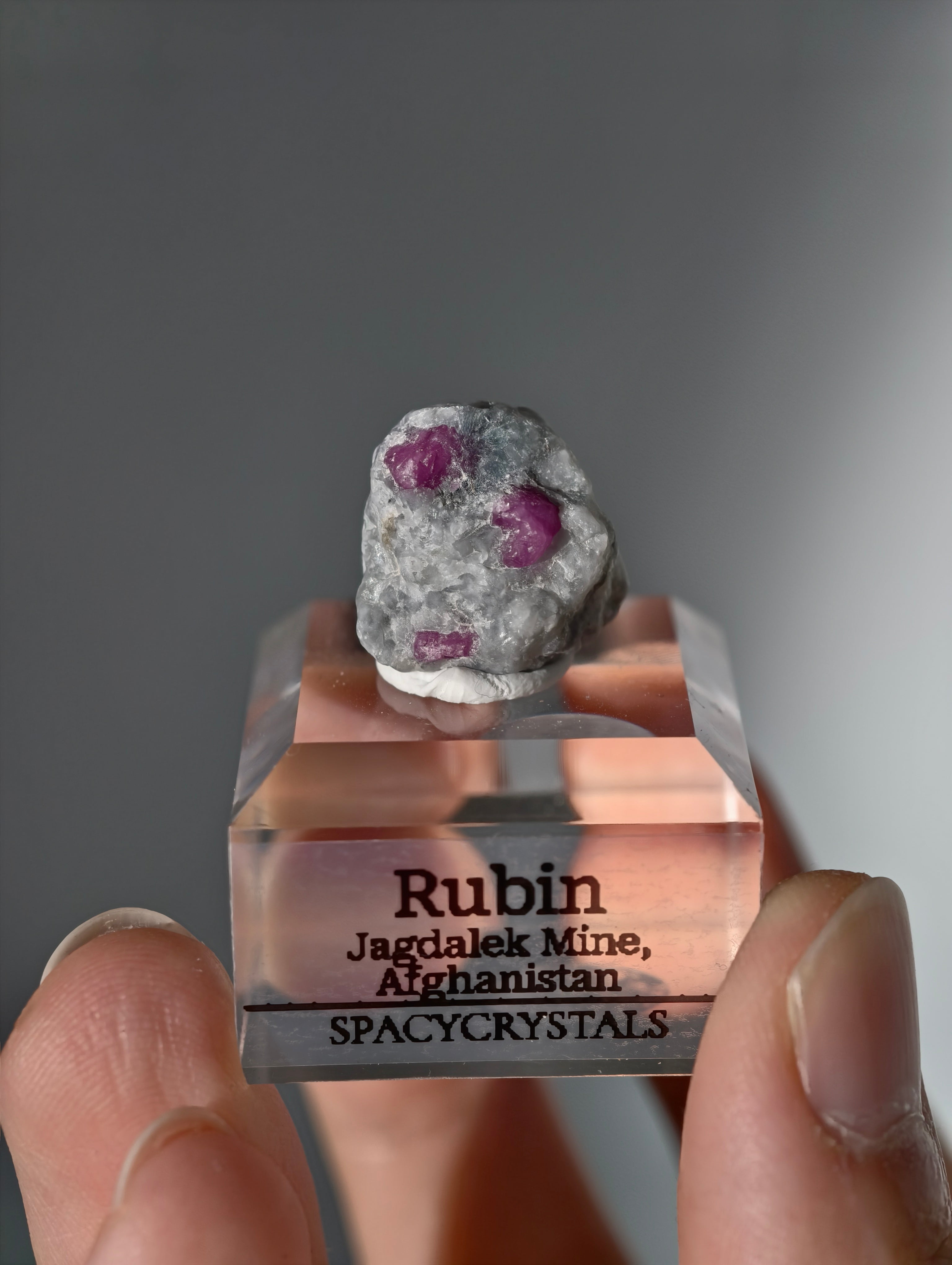 Pinker Rubin in Marmor
