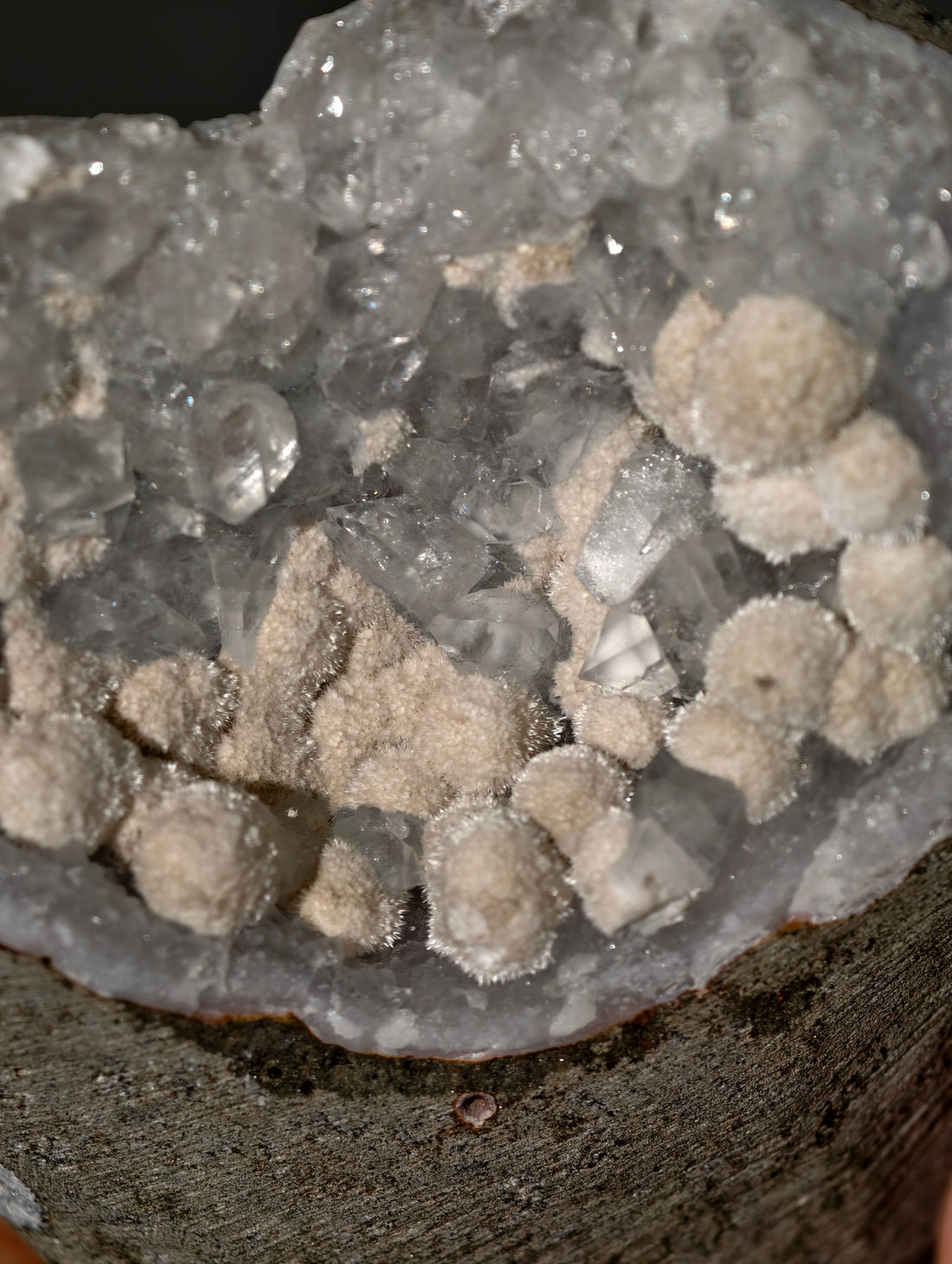 Mordenit Geode auf Apophyllit aus Indien