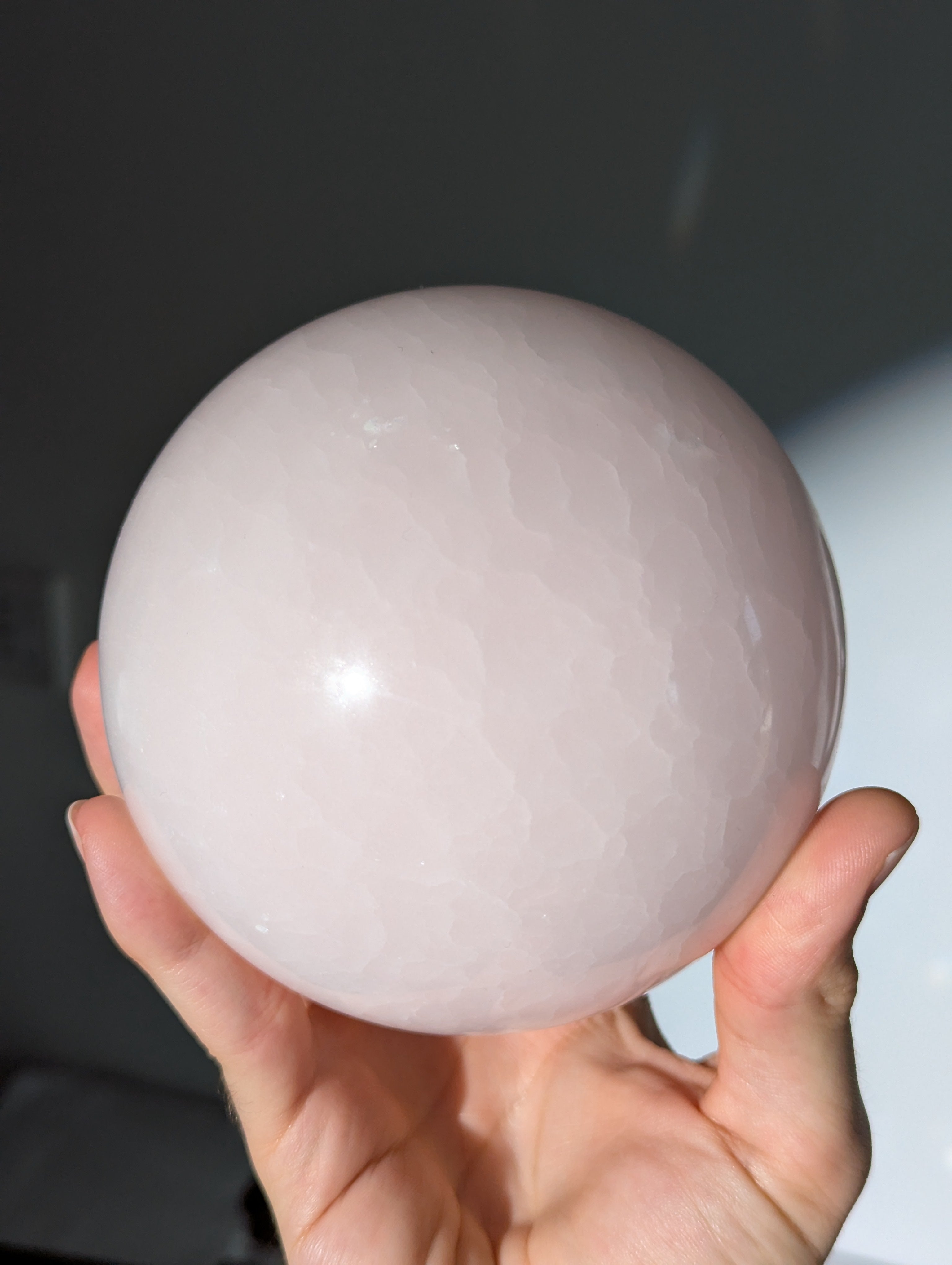 XL Mangano Calcit Kugel 11cm (UV-Aktiv)