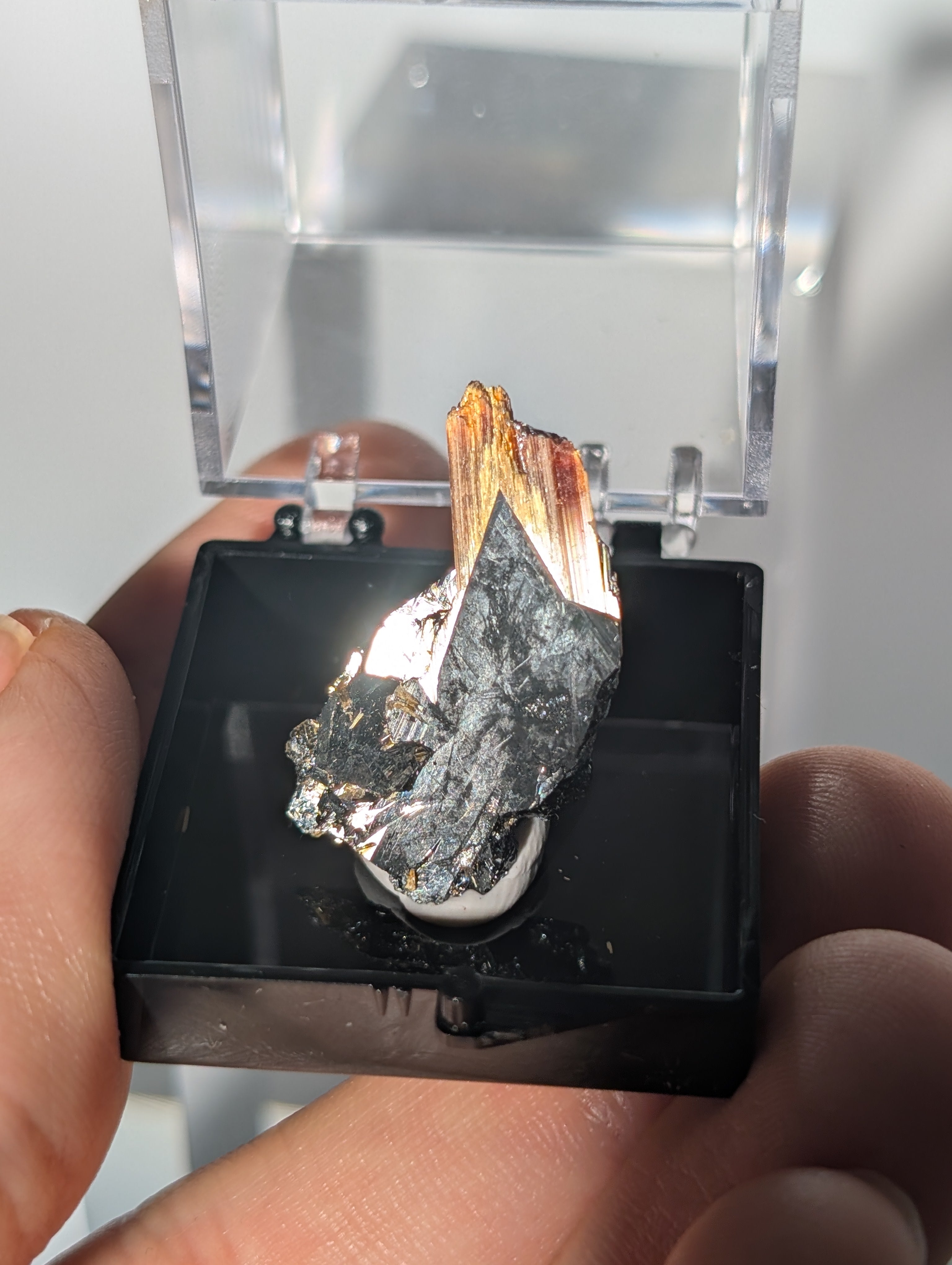 Rutil auf Hämatit Stufe aus Brasilien