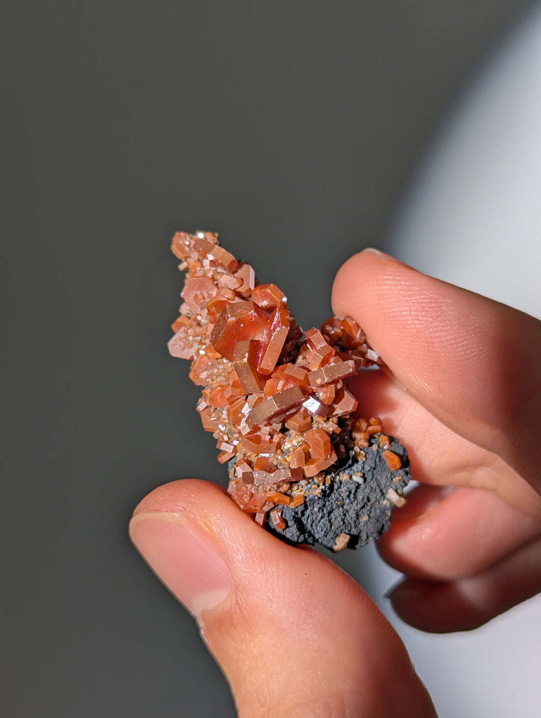 Vanadinit auf Barit & Goethit aus Marokko