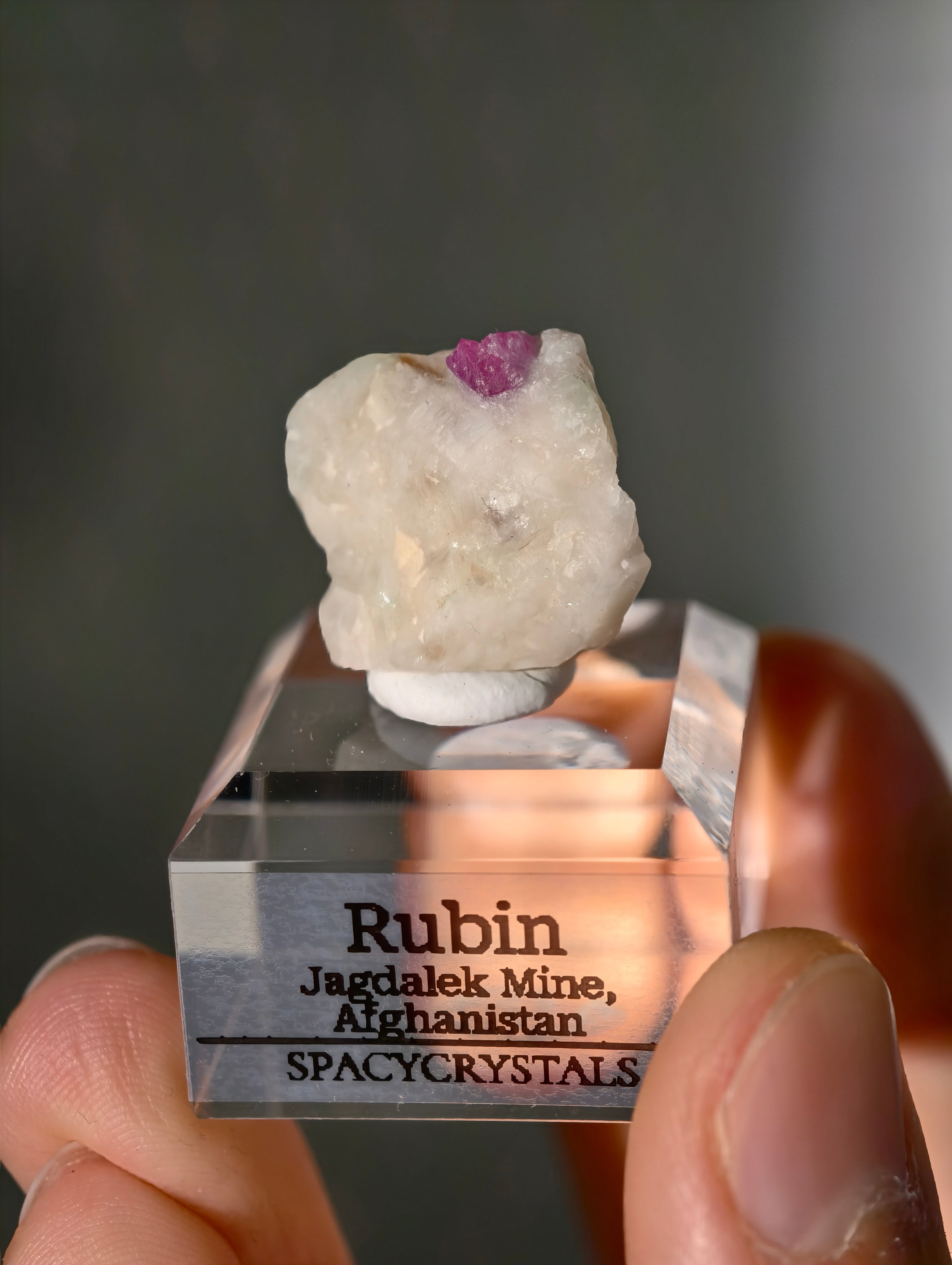 Pinker Rubin in Marmor