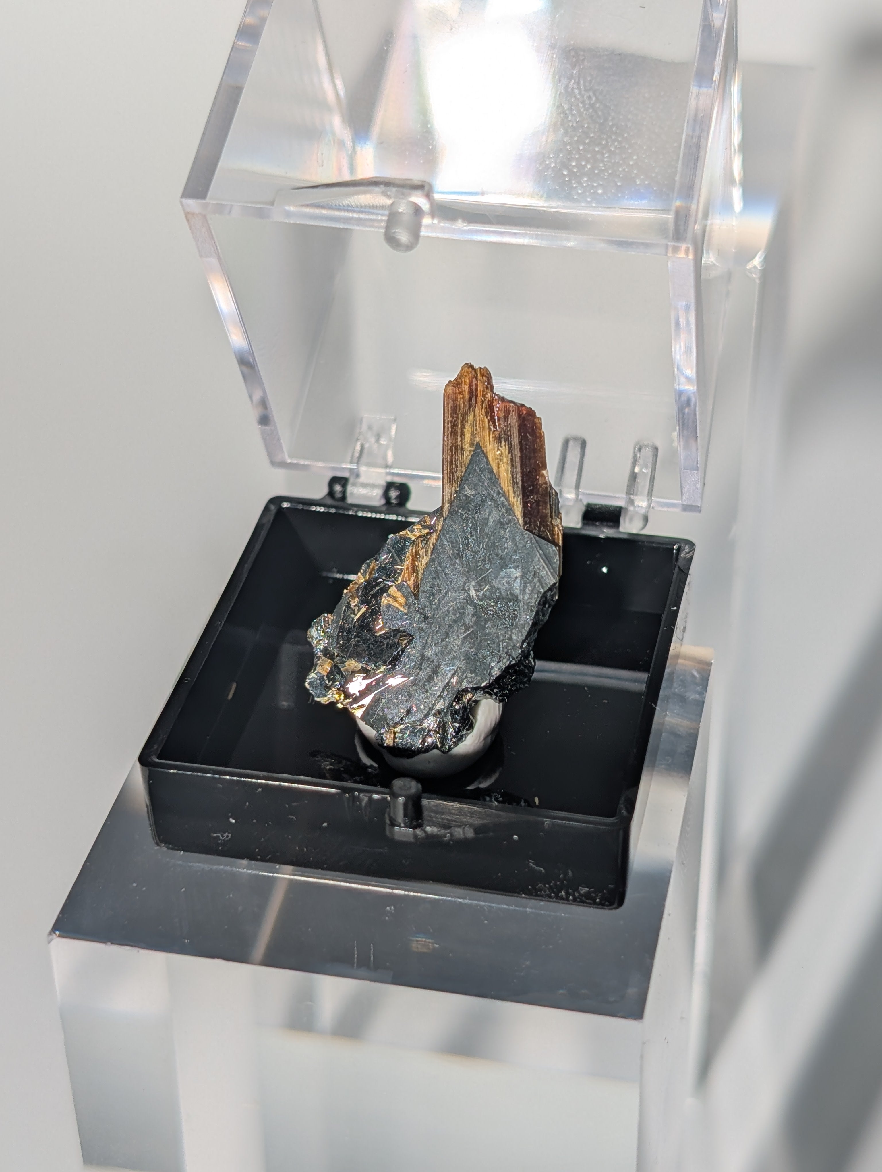 Rutil auf Hämatit Stufe aus Brasilien