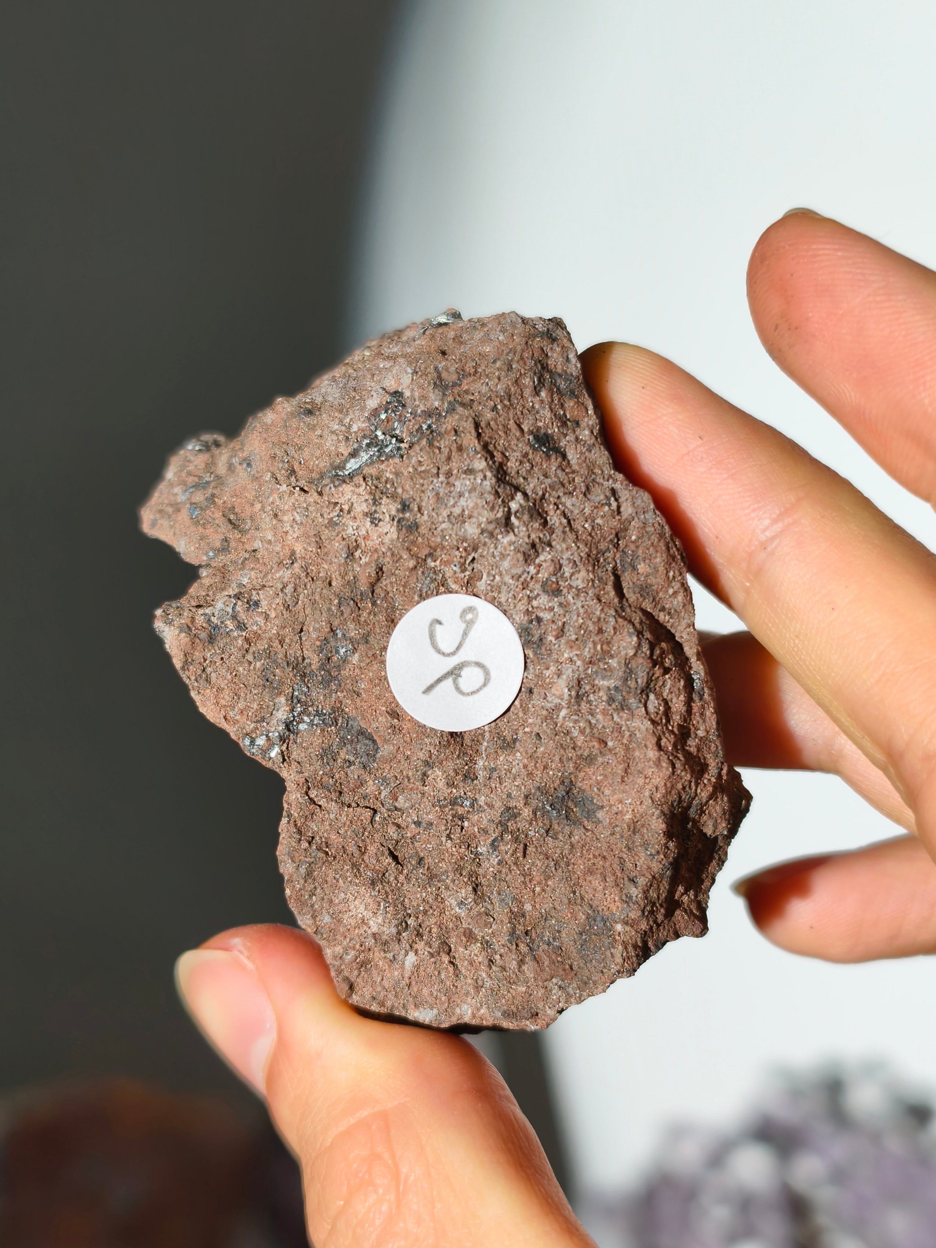 Schimmernder Pyrolusit aus Marokko