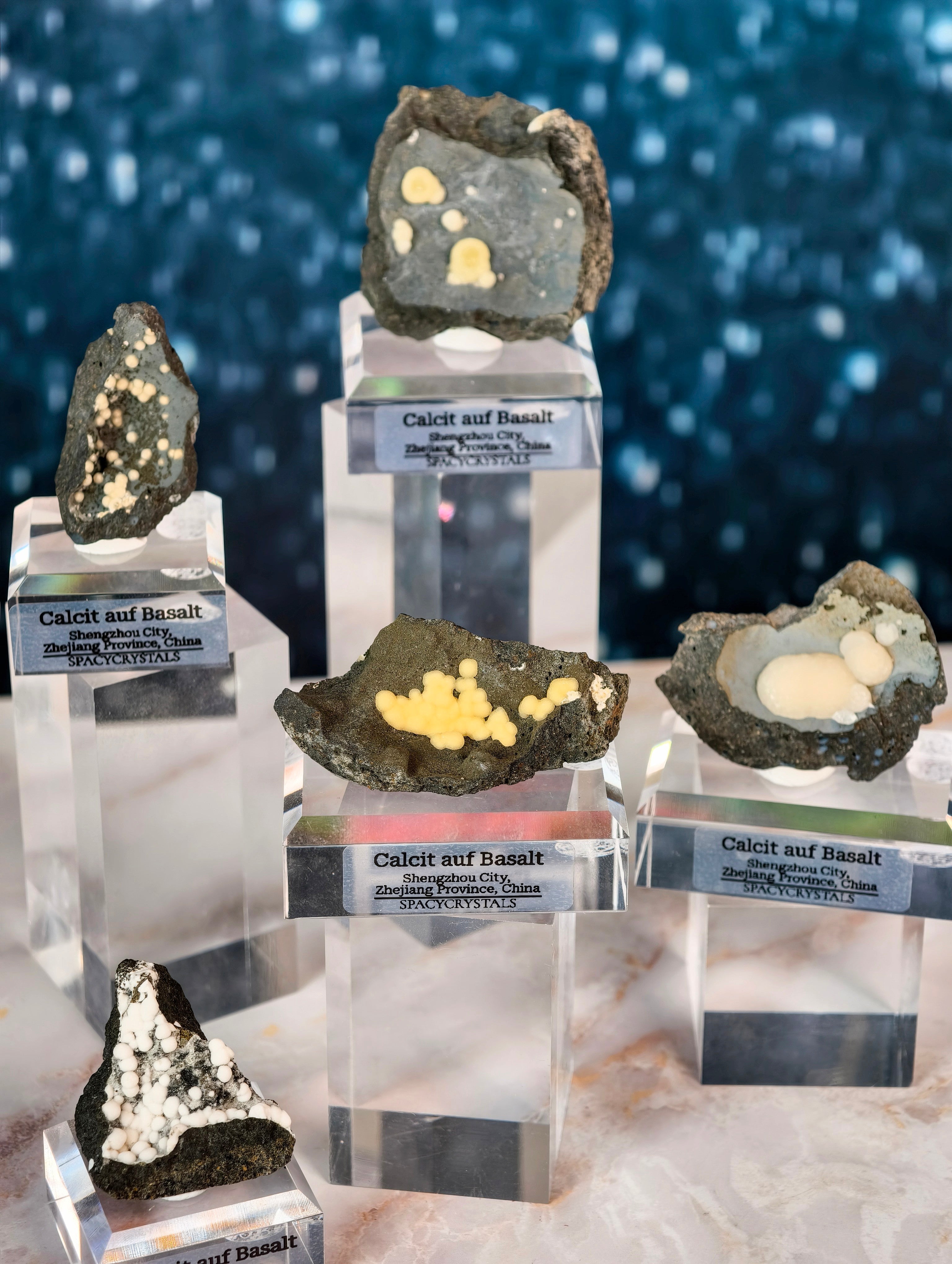 Botryoidaler Calcit auf Basalt - Neuer Fund (groß)