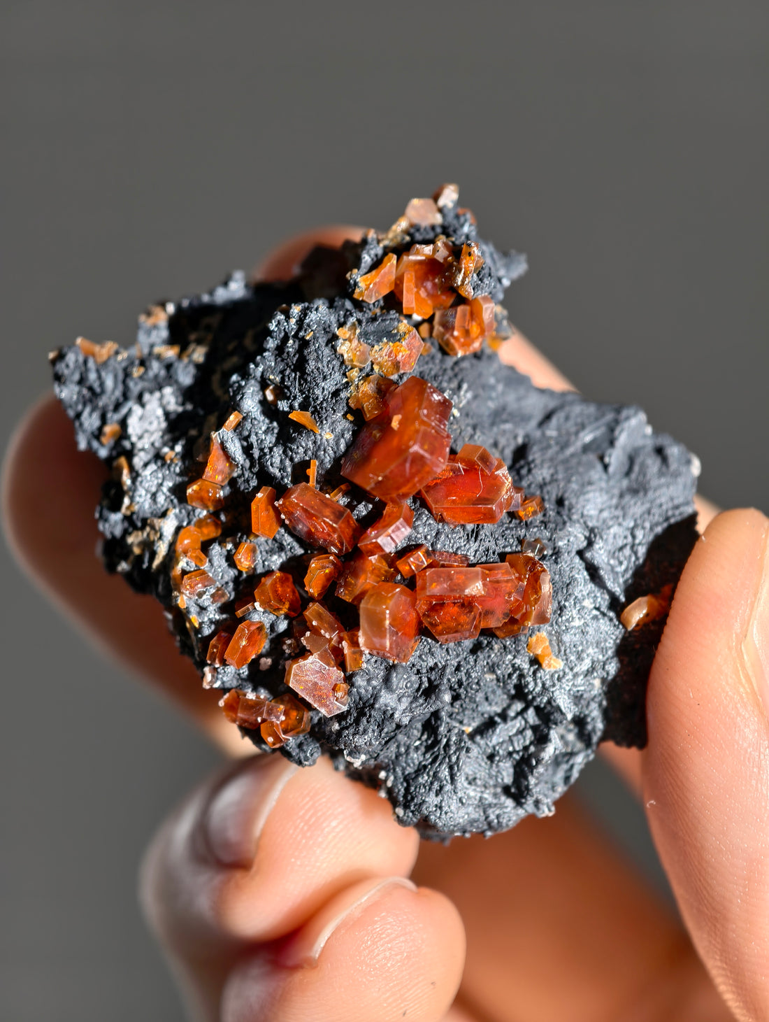 Vanadinit auf Barit & Goethit aus Marokko