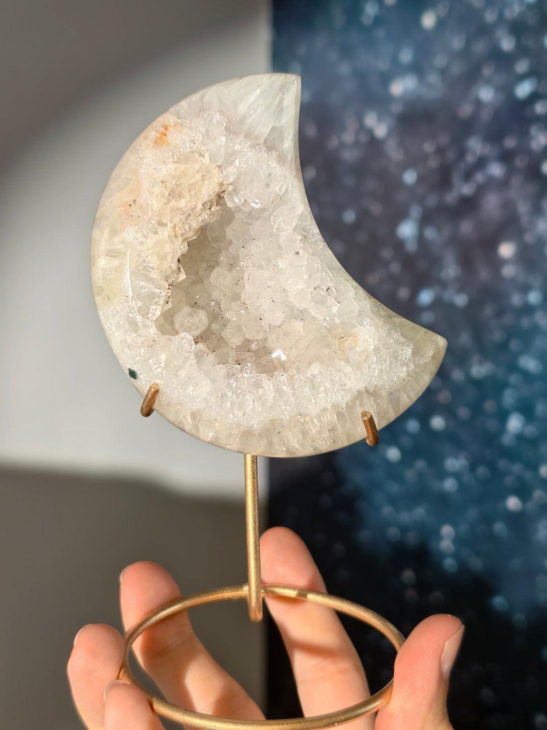 Achat Kristall Mond auf Goldständer