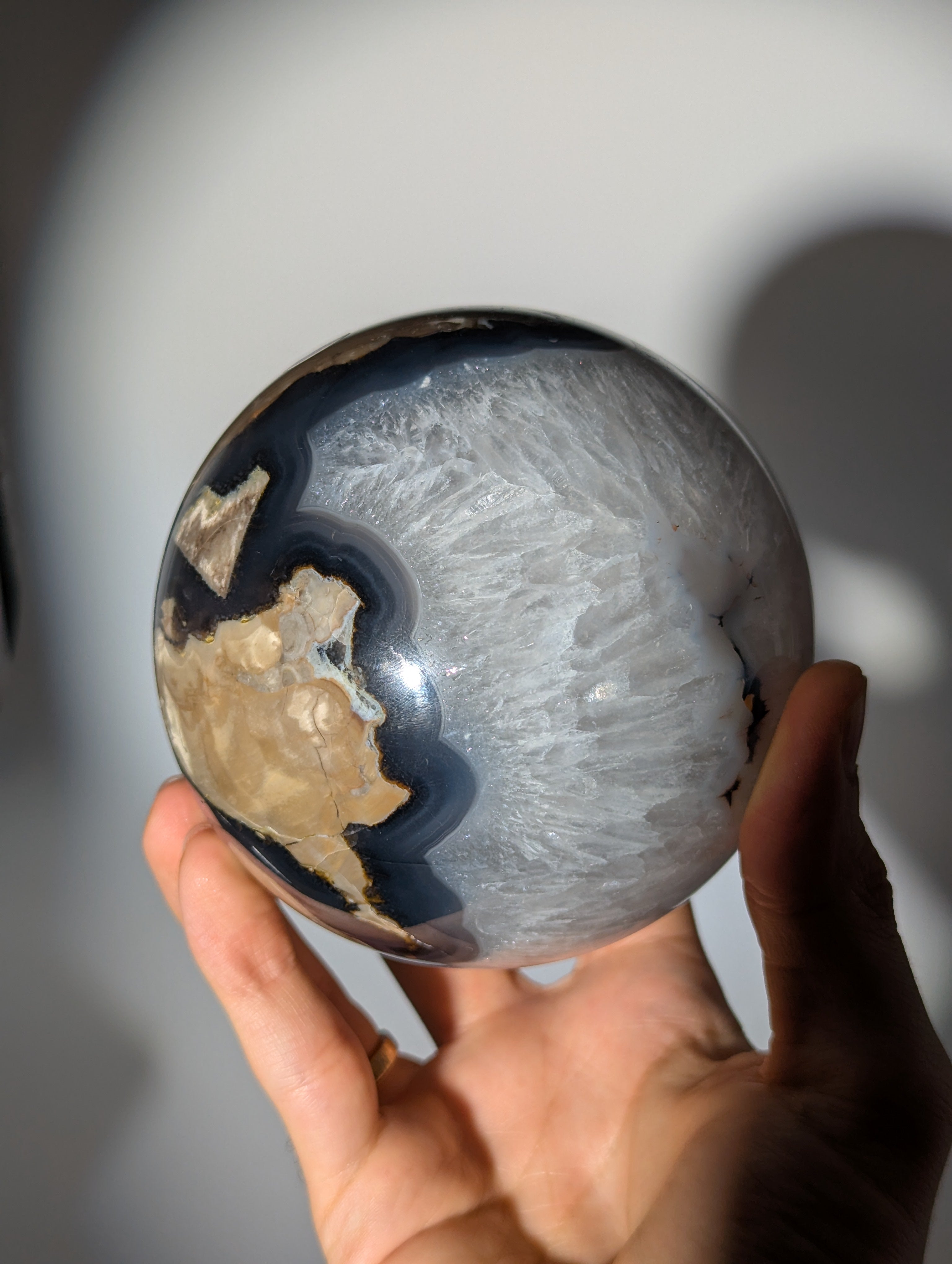 UV-Aktive Vulkan Achat Kugel mit viel Quarz🌋