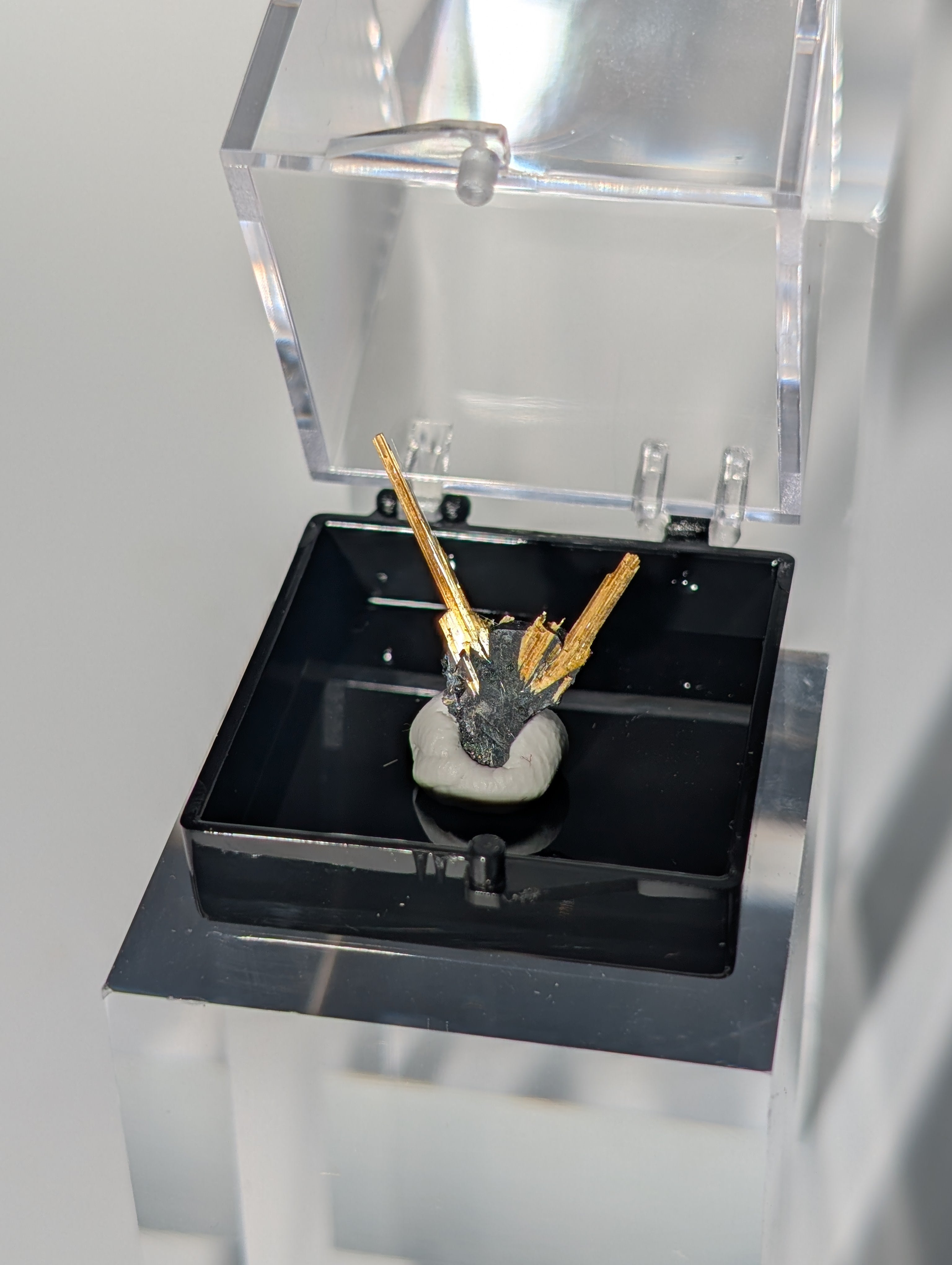 Rutil auf Hämatit Stufe aus Brasilien