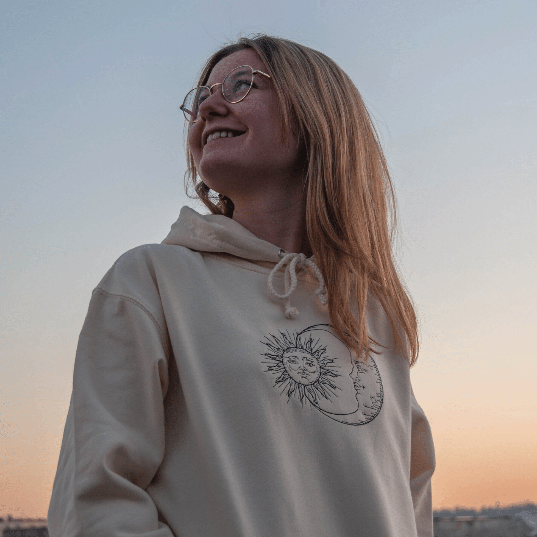 Sonne &amp; Mond - bestickter Hoodie