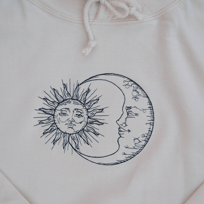 Sonne &amp; Mond - bestickter Hoodie