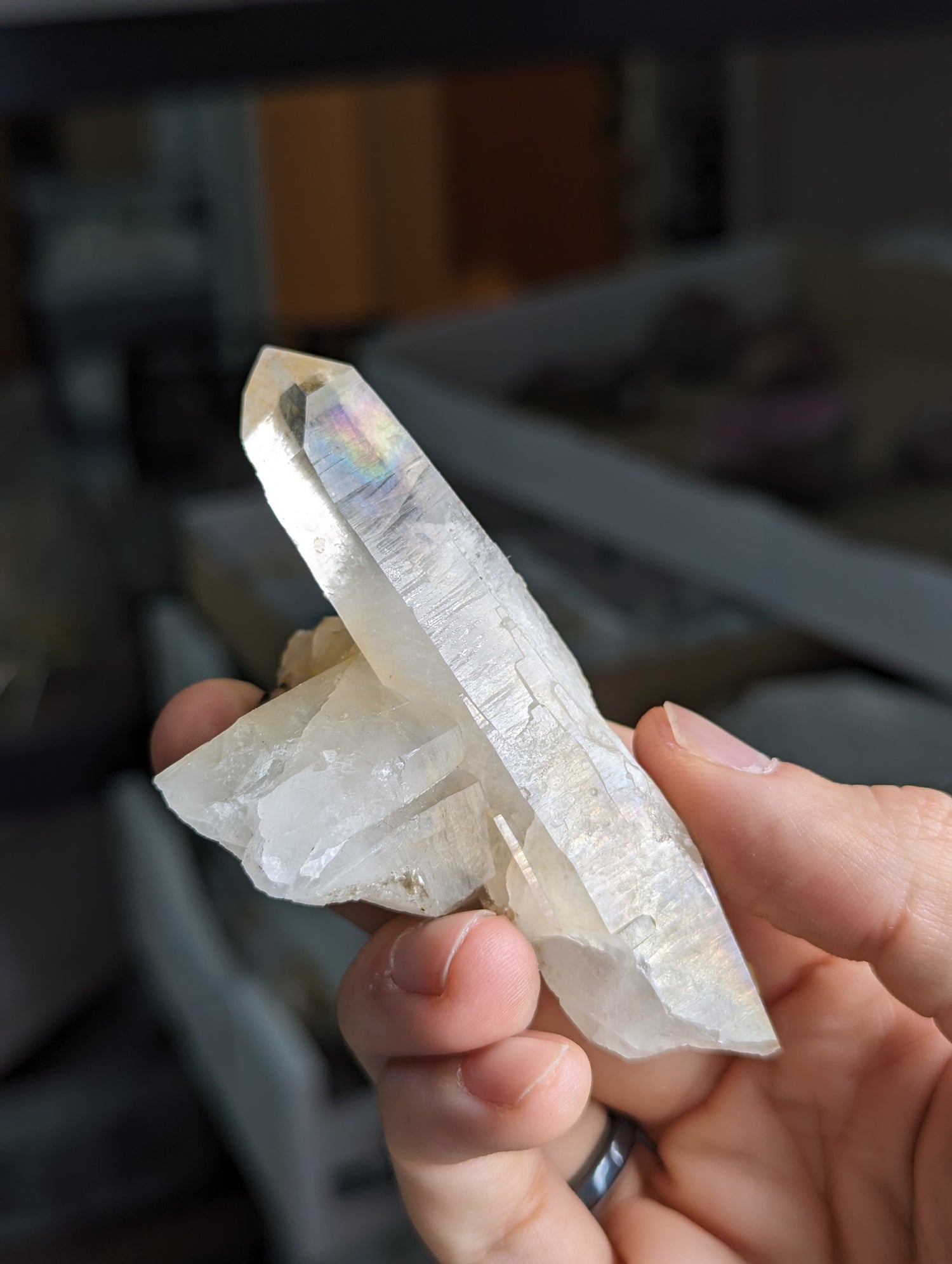 Siderit und Ferberit auf irisierender Bergkristall Spitze Portugal