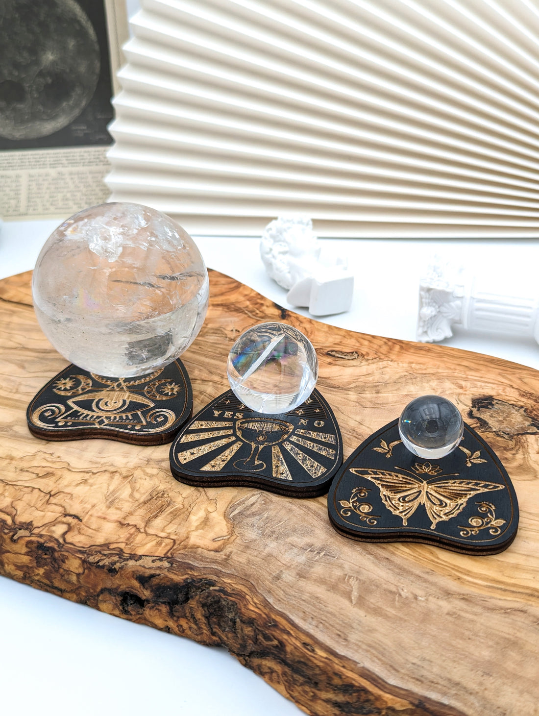 Kugelständer "Oujia" aus Holz