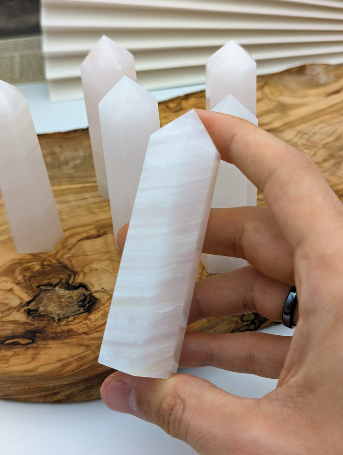 Mangano Calcit Türme (UV-Aktiv)