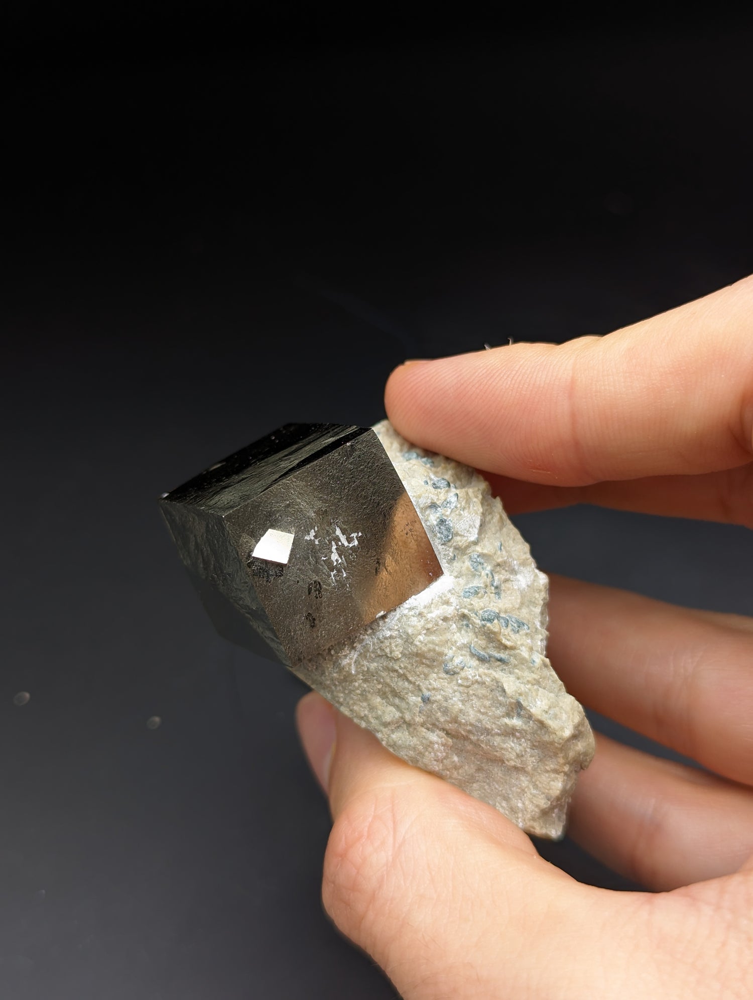 Pyritwürfel auf Matrix II