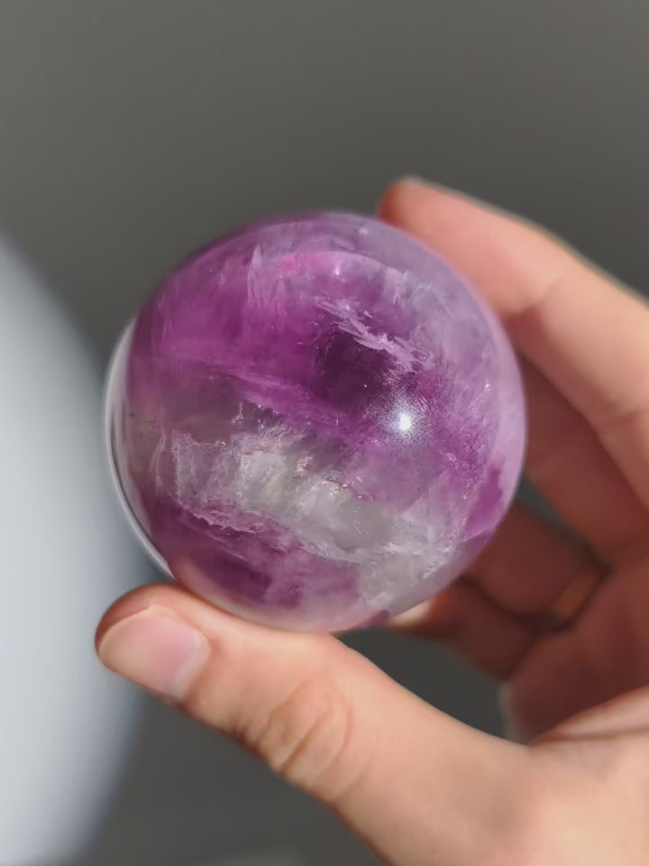 Lila Fluorit Kugel / teils Seidenfluorit 🍬 5,9cm