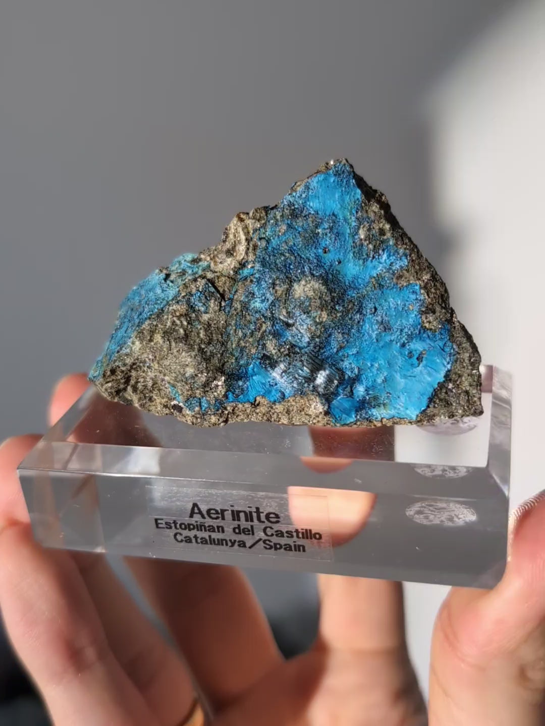 Seidig schimmernder Aerinit tiefblau aus Spanien