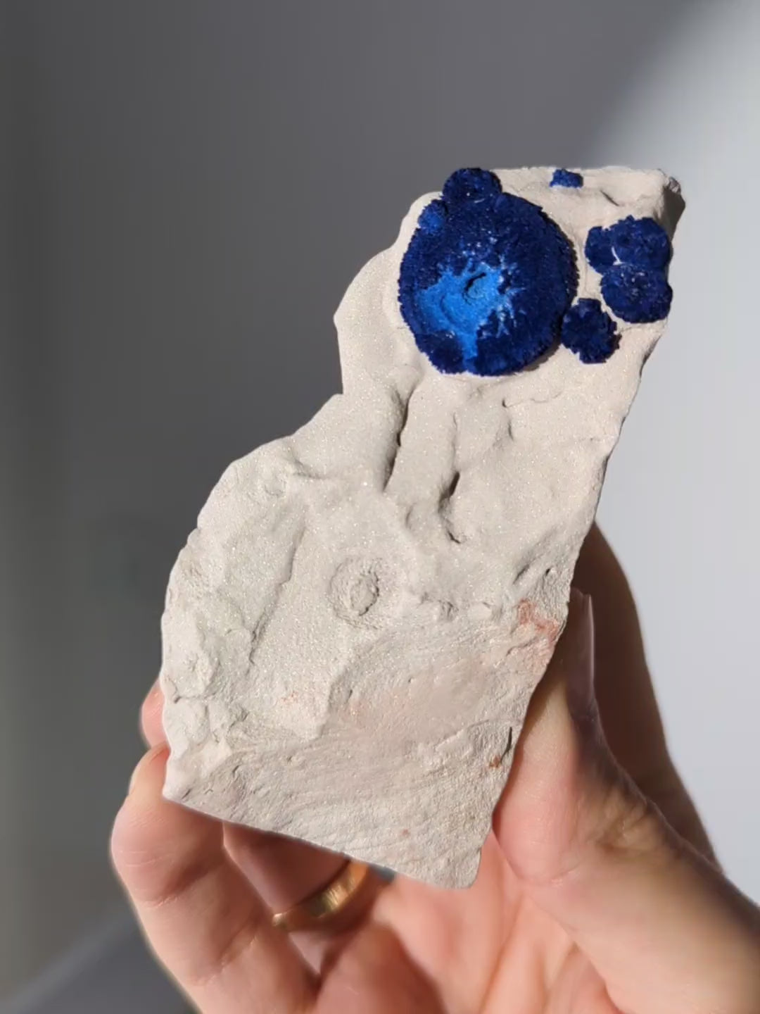 Azurit Sonne auf Kaolinit Matrix aus Australien