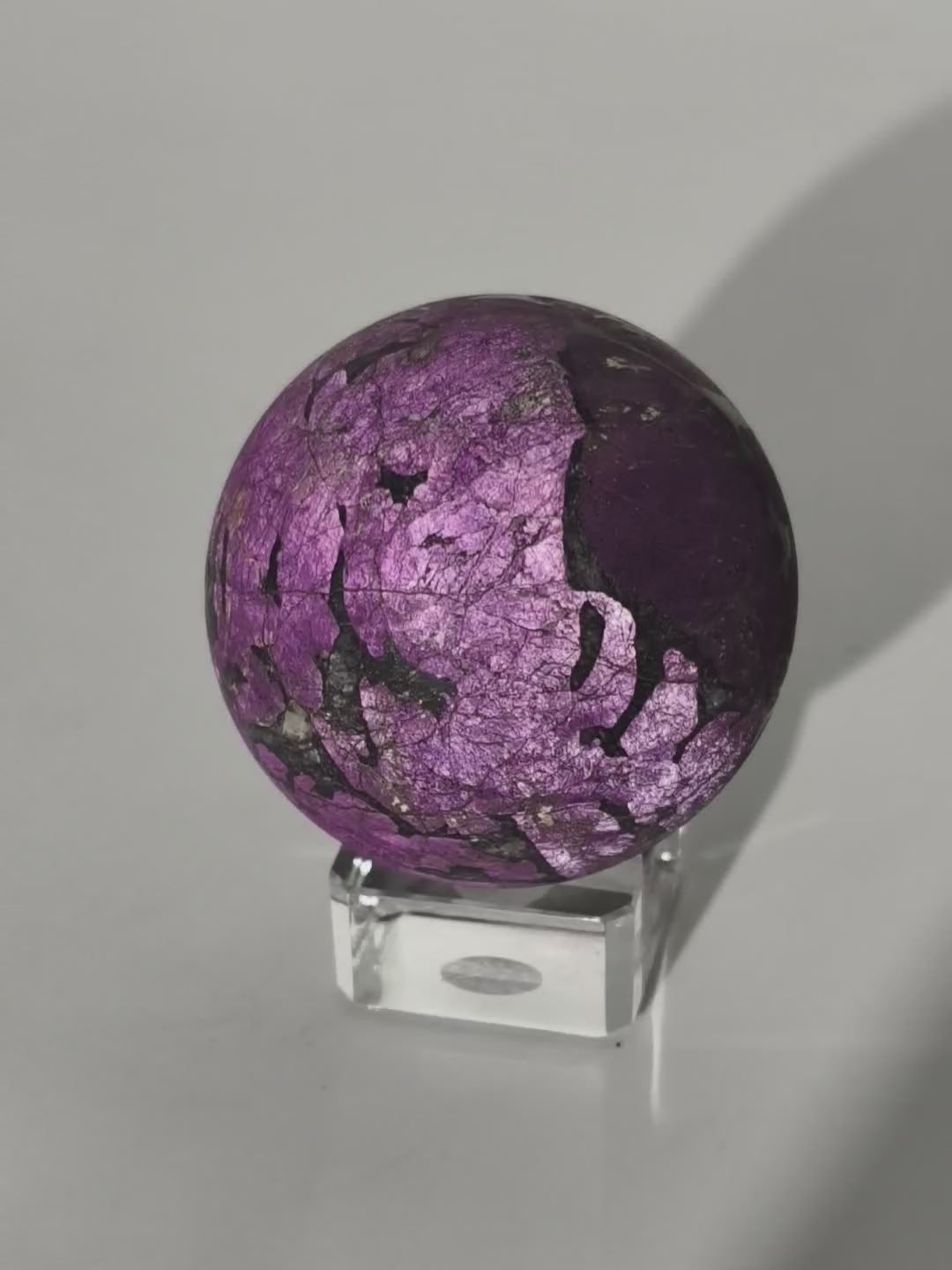 Schimmernde Purpurit Kugel (high Quality) mit Ständer 6,2cm