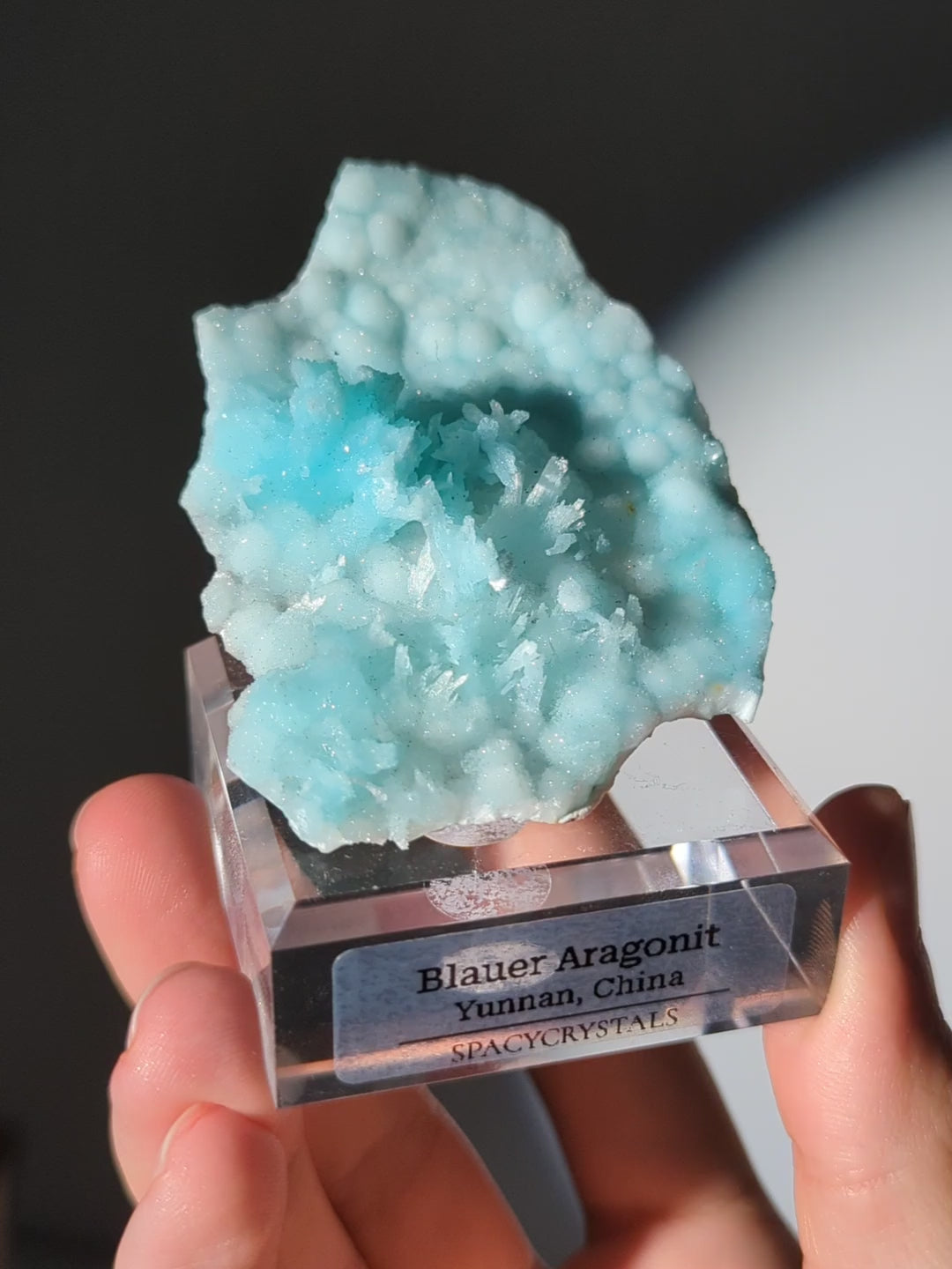 Blauer Aragonit auf Podest aus Yunnan