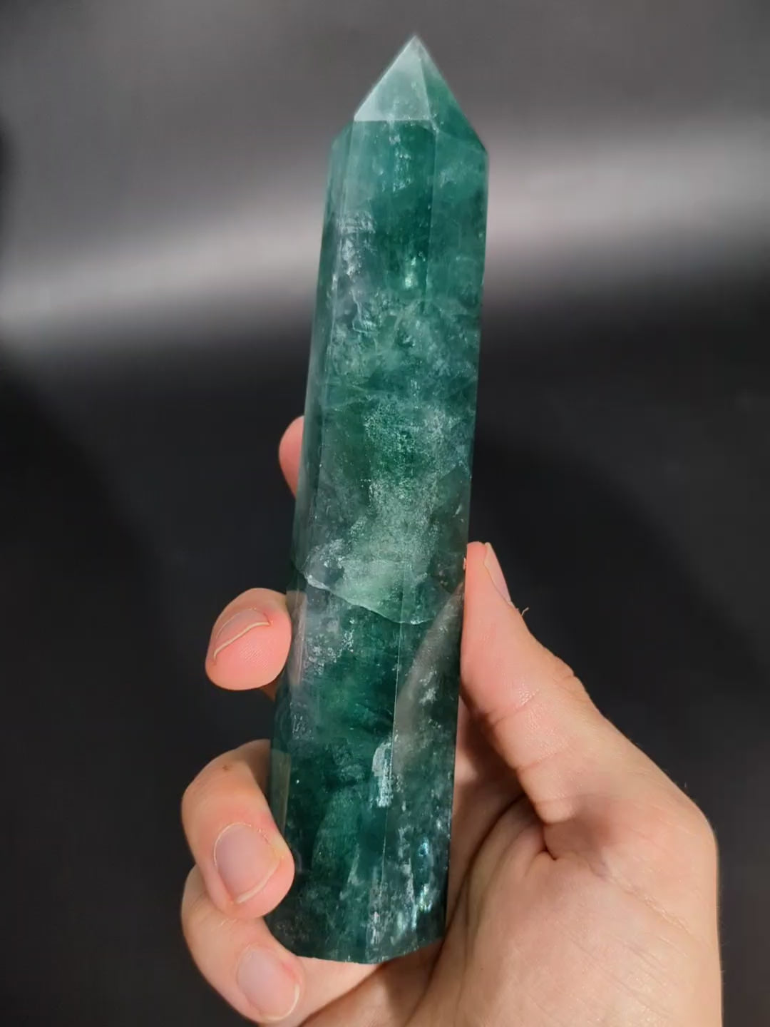 Großer grüner Fluorit Turm 17 cm