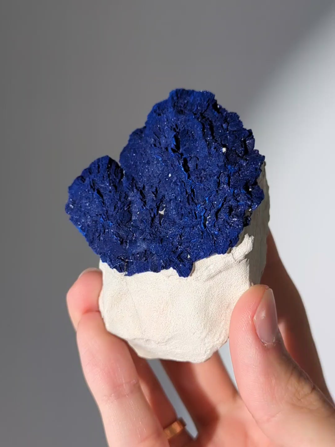 Azurit Sonne auf Kaolinit Matrix aus Australien