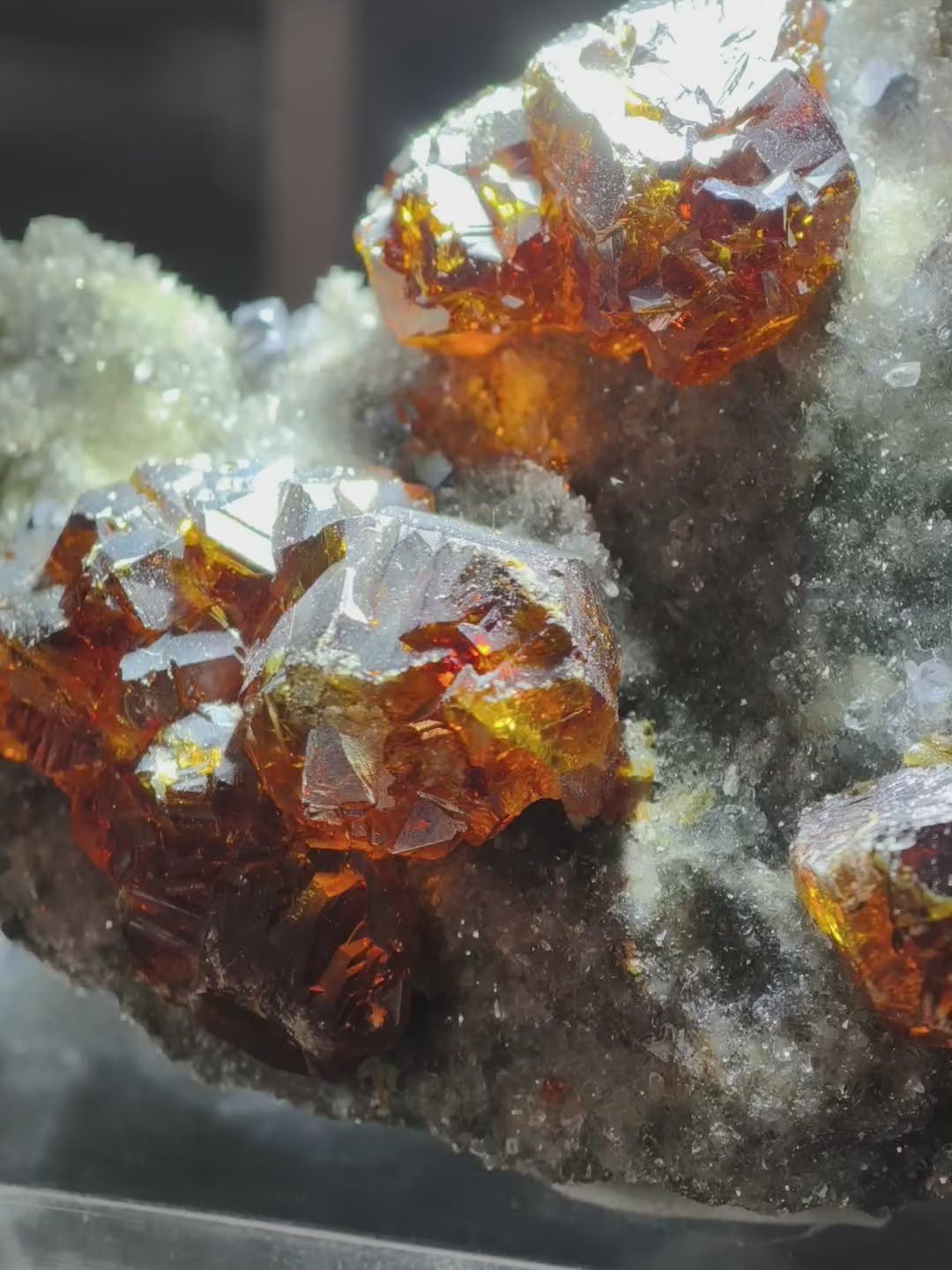 Orange-roter gem Sphalerit auf Quarz 🔥