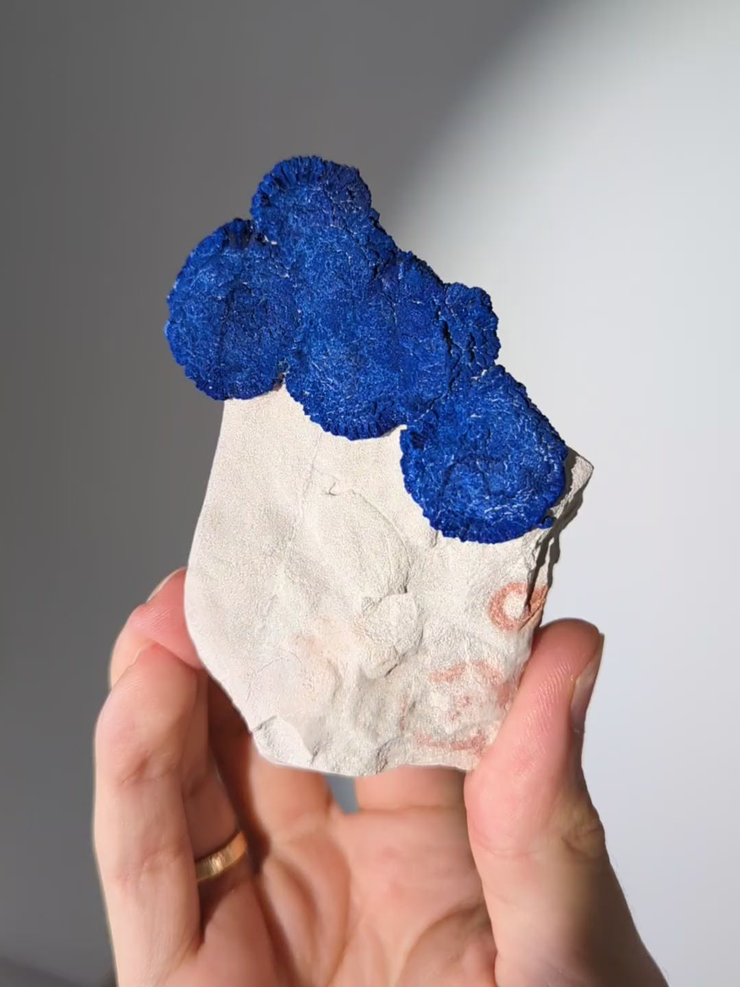 Azurit Sonne auf Kaolinit Matrix aus Australien