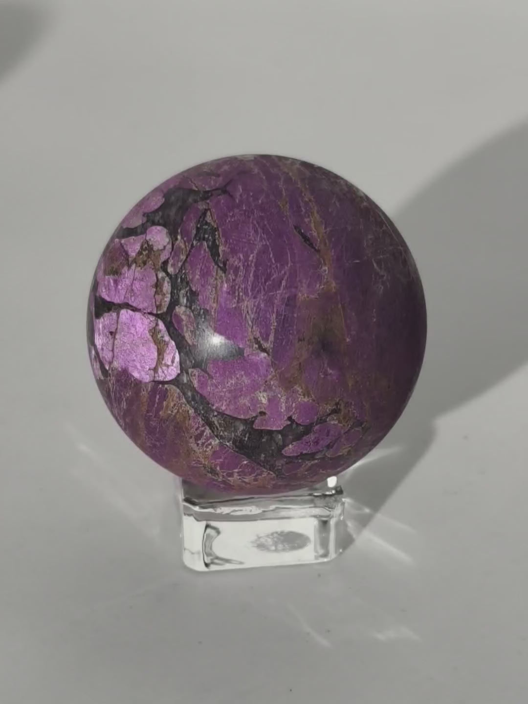 Schimmernde Purpurit Kugel (high Quality) mit Ständer 5,7cm