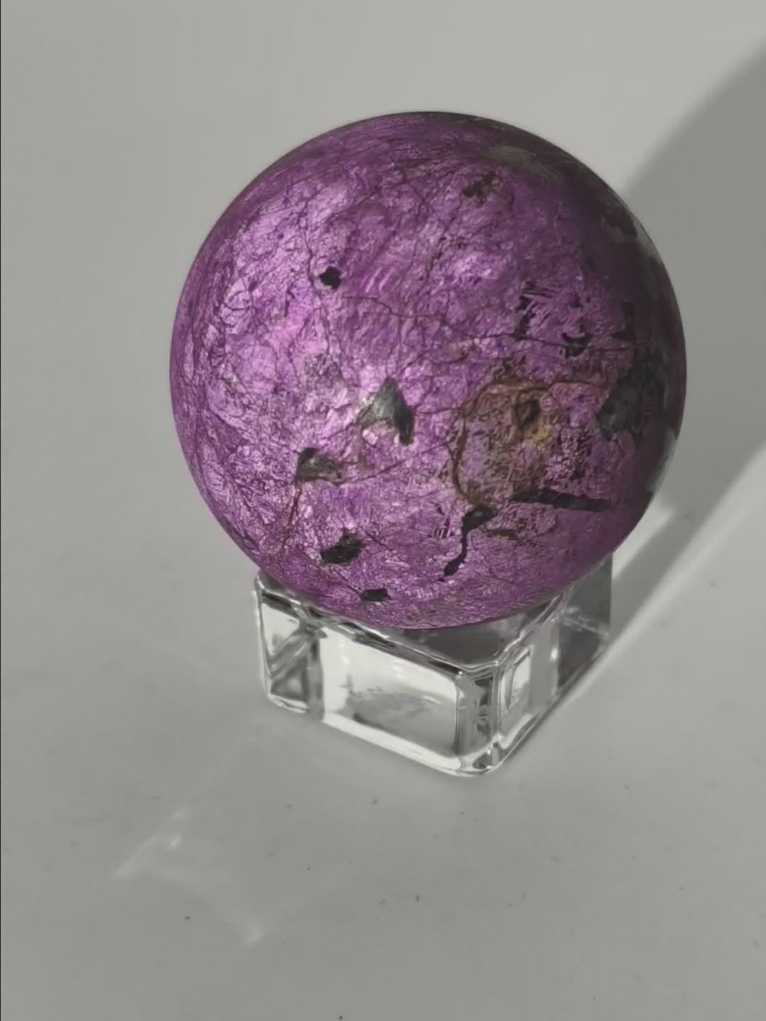 Schimmernde Purpurit Kugel (high Quality) mit Ständer 4,8cm
